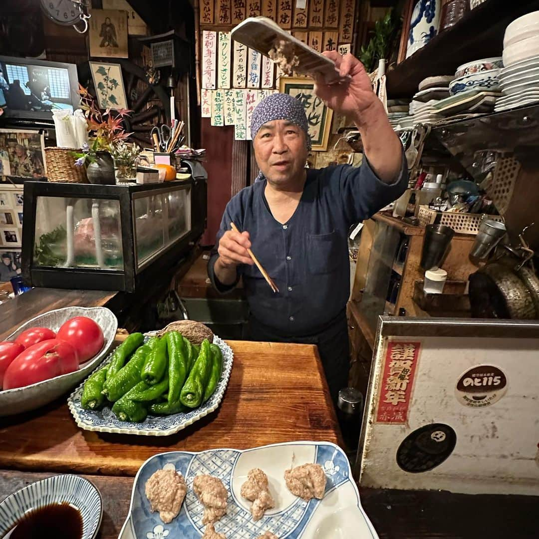 小谷あゆみのインスタグラム：「金沢のおいしいお店 #新天地 #赤城 で自然薯のお刺身、 #サロン #salon 3周年おめでとう🎈 金沢の母・雅子さんと金沢城散歩 たまごアート 今日は　#農業遺産シンポジウム 和倉温泉にて 全国の農業遺産地域の皆さまと地域資源の活性化について話し合います。 それにしても金沢はインバウンドすごくて 、こんなところにまでと思うような裏通りの古くて渋い老夫婦が細々やってるような店にまで押し寄せてきているのに驚いた。 時代の変革は地方から。そういうことなんだろうなぁ〜 いってきまーす #金沢グルメ  #ローカルガストロノミー #ジアスガストロノミー」