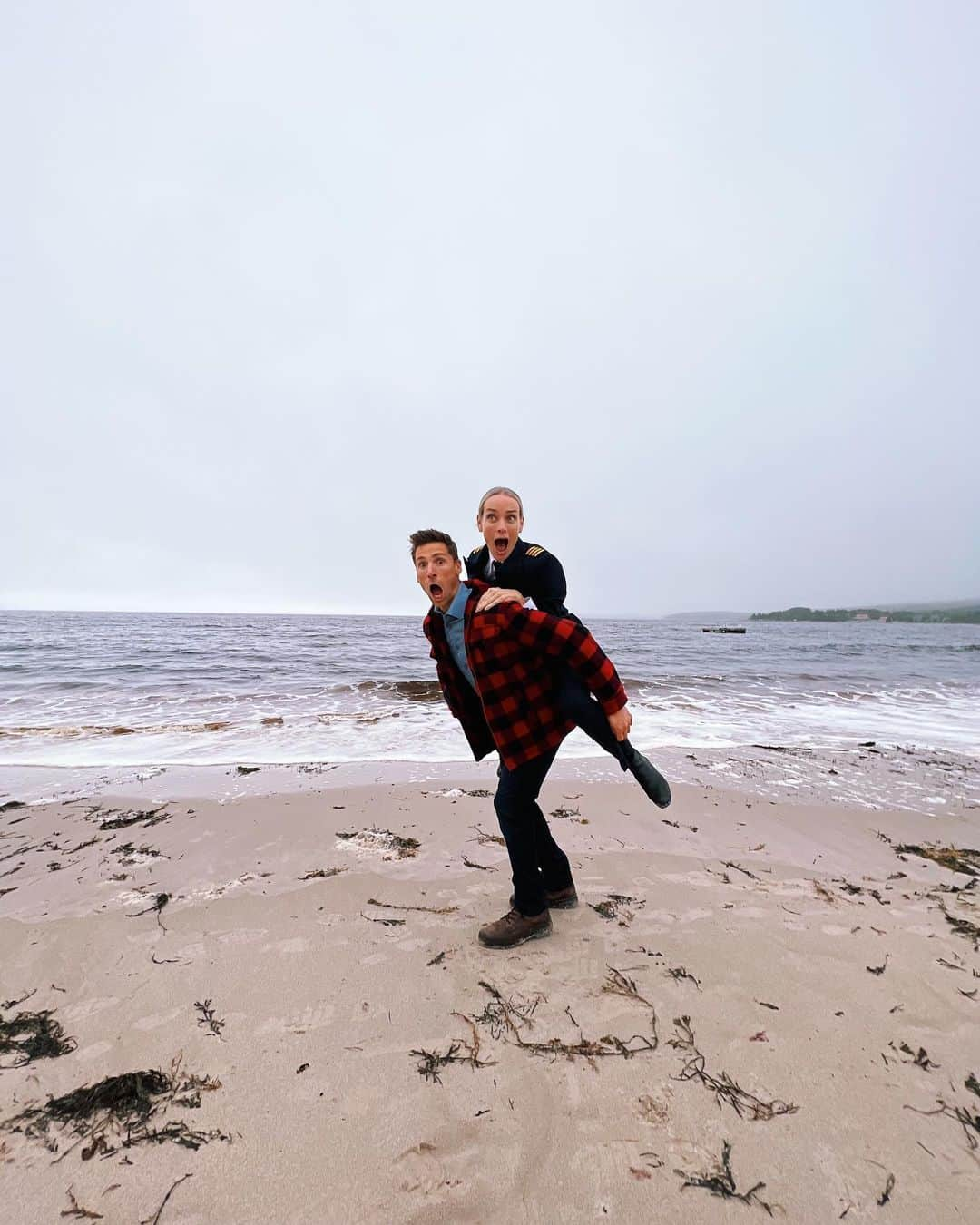 レイチェル・スカーステンさんのインスタグラム写真 - (レイチェル・スカーステンInstagram)「Some behind the scenes 📸 of the making of ‘Christmas Island’ - a truly WONDERFUL experience thanks to all the beautiful humans both in front of and behind the camera. Grab your jule log and your eggnog people 🎄 and catch all our shenanigans this Saturday, November 11th at 8pm on @hallmarkchannel」11月10日 9時38分 - rachieskarsten