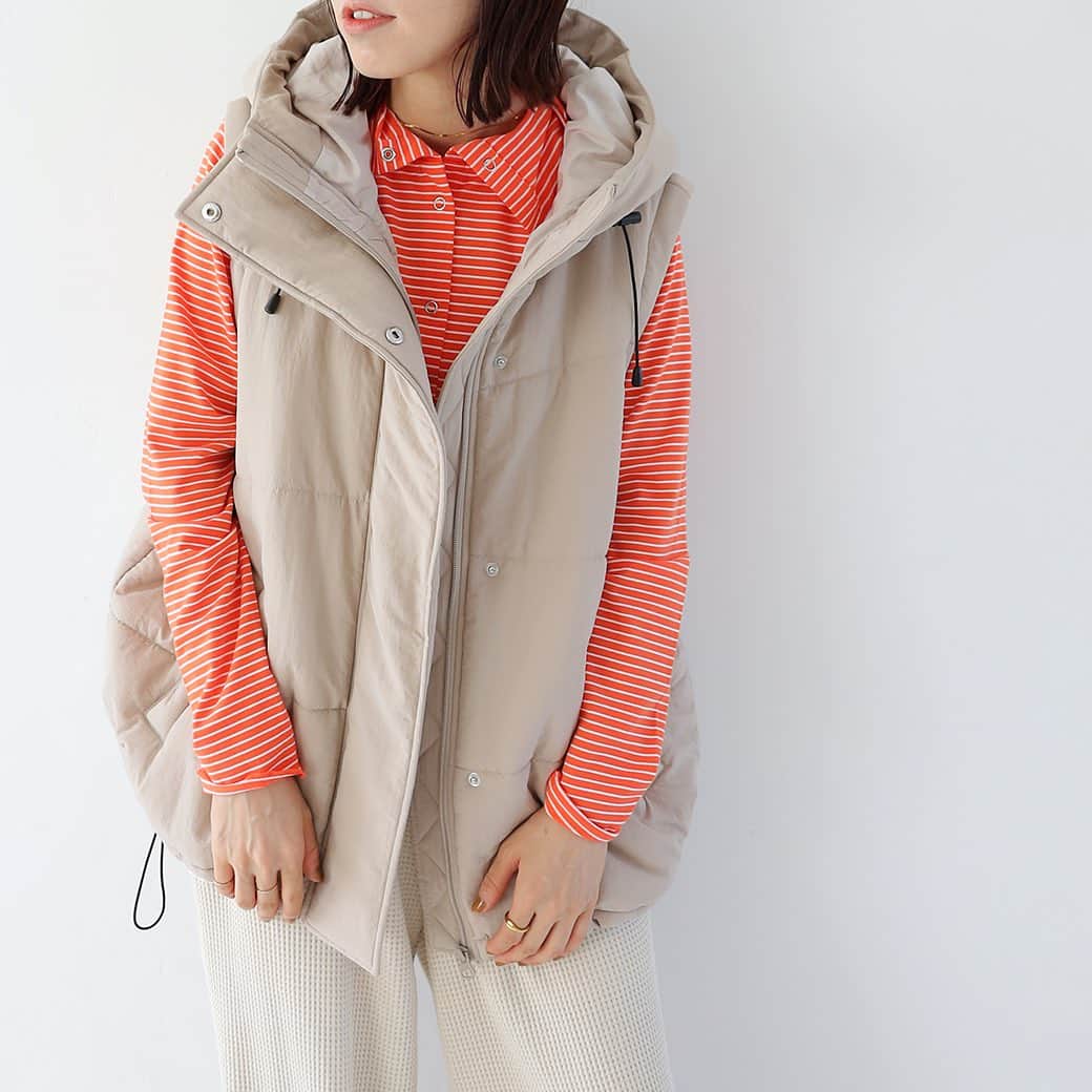 Crispさんのインスタグラム写真 - (CrispInstagram)「_NEW IN ⁡ ⁡ ✓2wayタートルボーダーTシャツ ￥4,620(税込) beige,orange,dark-gray ⁡ ⁡ 前後2way仕様のボーダーカットソー。 メイン使いはもちろん、インナーとしても大活躍◎ 女性らしい程よくコンパクトなシルエットで、 カジュアルにもきれいめにも着回せる万能アイテムです。 ⁡ ⁡ ⁡ #Crisp2023aw #Crisp_style #Crisp #クリスプ #秋コーデ #c1R3381 #cr_2wayタートルボーダーTシャツ」11月13日 18時00分 - crisp_official