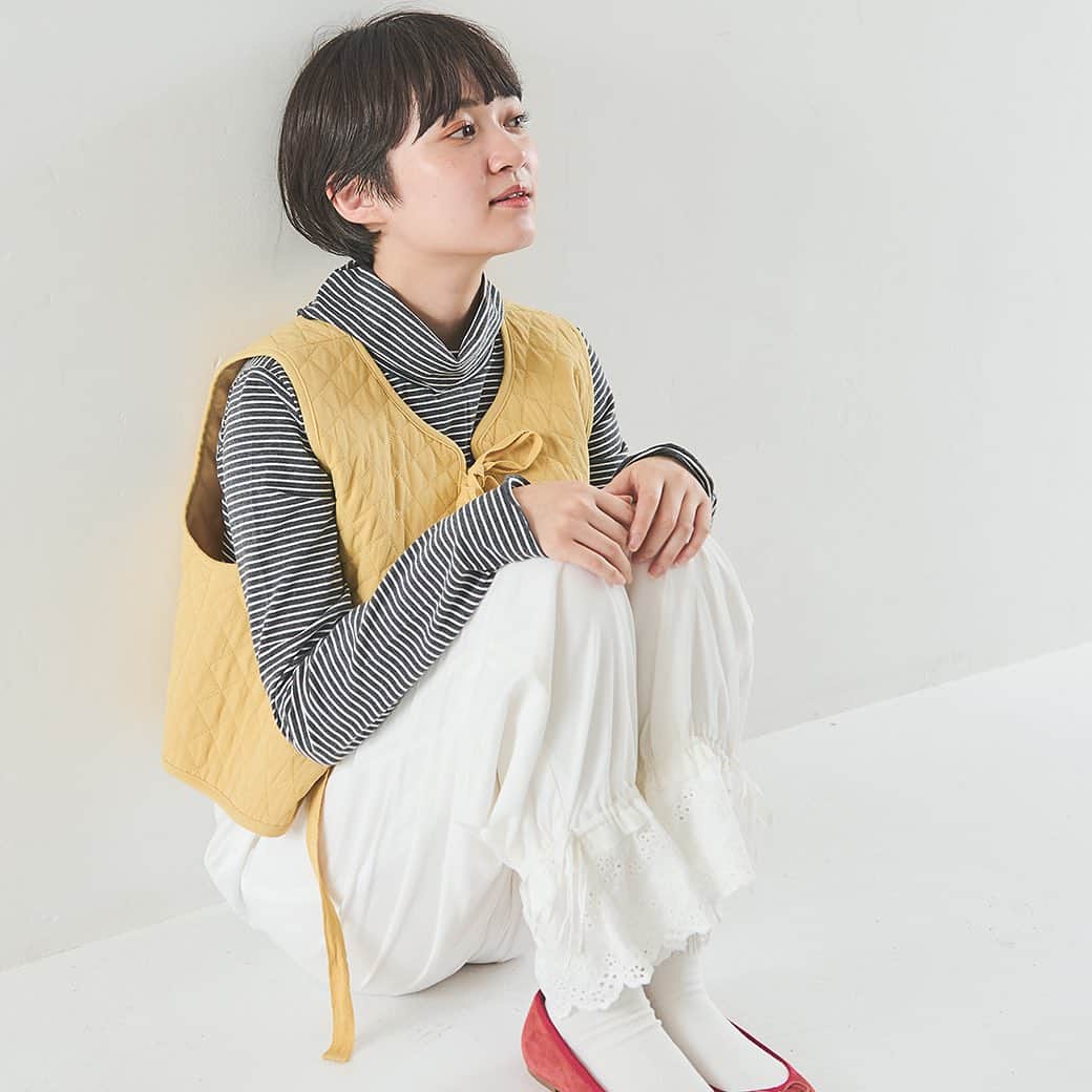 Crispさんのインスタグラム写真 - (CrispInstagram)「_NEW IN ⁡ ⁡ ✓2wayタートルボーダーTシャツ ￥4,620(税込) beige,orange,dark-gray ⁡ ⁡ 前後2way仕様のボーダーカットソー。 メイン使いはもちろん、インナーとしても大活躍◎ 女性らしい程よくコンパクトなシルエットで、 カジュアルにもきれいめにも着回せる万能アイテムです。 ⁡ ⁡ ⁡ #Crisp2023aw #Crisp_style #Crisp #クリスプ #秋コーデ #c1R3381 #cr_2wayタートルボーダーTシャツ」11月13日 18時00分 - crisp_official