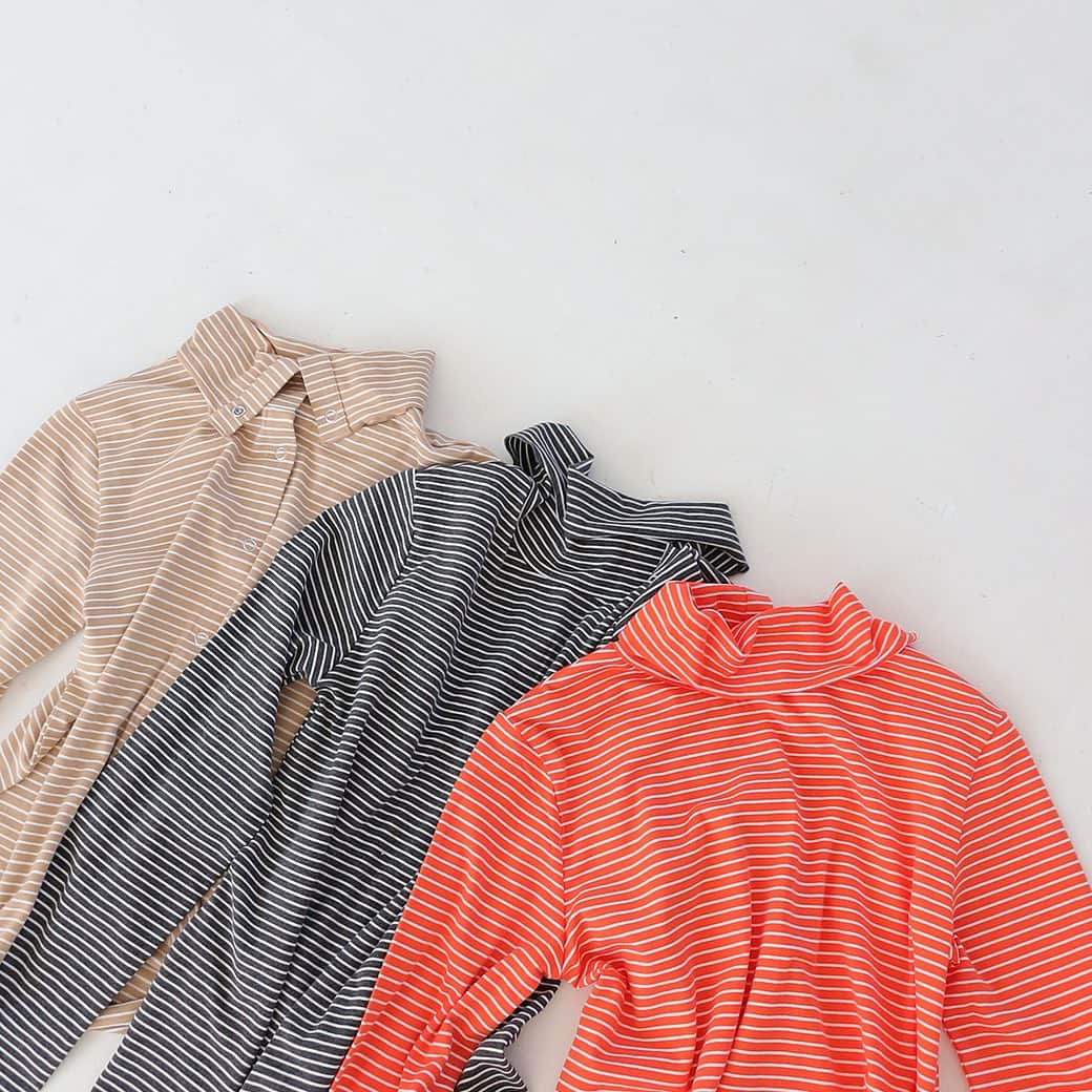 Crispさんのインスタグラム写真 - (CrispInstagram)「_NEW IN ⁡ ⁡ ✓2wayタートルボーダーTシャツ ￥4,620(税込) beige,orange,dark-gray ⁡ ⁡ 前後2way仕様のボーダーカットソー。 メイン使いはもちろん、インナーとしても大活躍◎ 女性らしい程よくコンパクトなシルエットで、 カジュアルにもきれいめにも着回せる万能アイテムです。 ⁡ ⁡ ⁡ #Crisp2023aw #Crisp_style #Crisp #クリスプ #秋コーデ #c1R3381 #cr_2wayタートルボーダーTシャツ」11月13日 18時00分 - crisp_official
