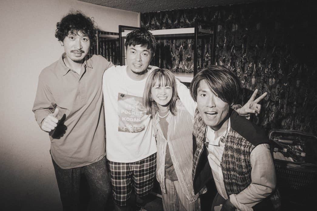 のインスタグラム：「🪢  LIVE.56 2023.11.9 突然ONEMAN in 東京 BAND編成 at 東京キネマ倶楽部  きてくださった皆様ありがとうございました。また改めますが、あんな瞬間があるから頑張れます。素晴らしいメンバーと、スタッフ達に感謝です！  photo / 渡邉隼 @hayatowatanbe   Gt.MPC.Arr.Prd. カワムラヒロシ Bass. 片野吾朗 MPC. 熊井吾郎 PA.ケニー Mon. 新井音響 Light. 武森妃美 (宮崎ちゃん、伊藤ちゃん) Tec.カッキー  #突然ワンマン」