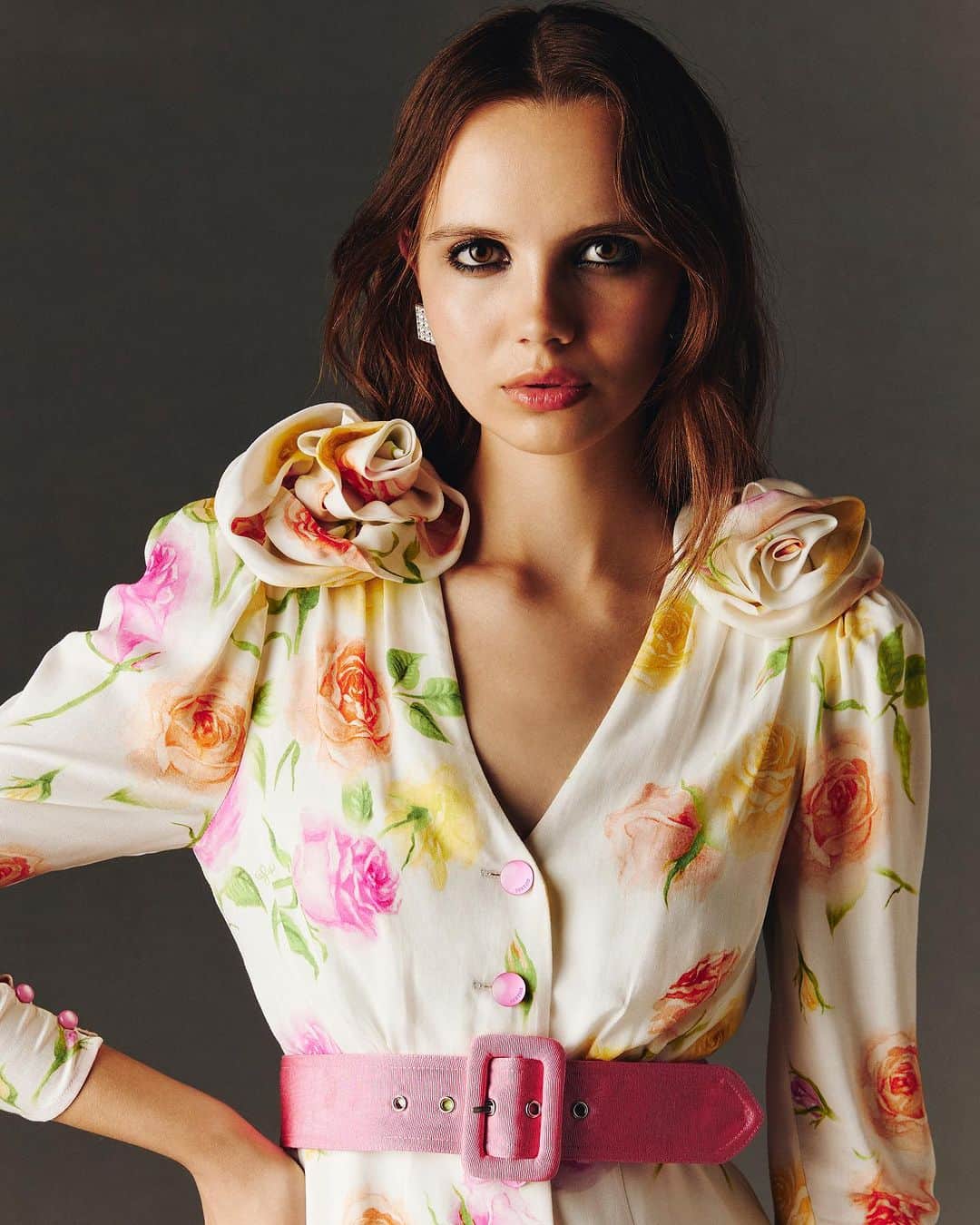 Sretsisのインスタグラム：「Blooming beauty. Hand-crafted rosettes adorn signature tea-length “Moondance” dress, made from 100% rose petal twill. Shop the look at Sretsis.com and all Sretsis Boutiques.」