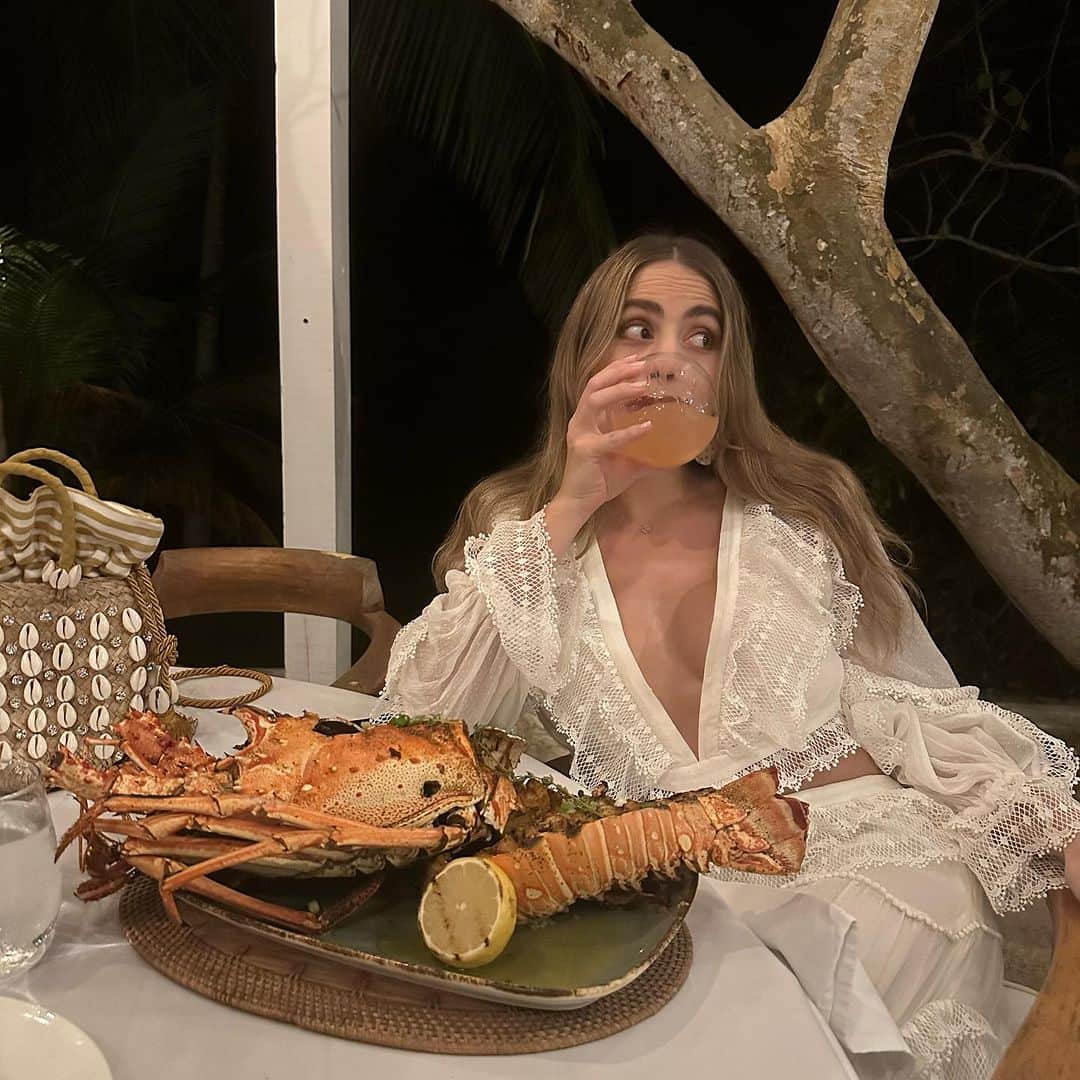 ソフィア・ベルガラのインスタグラム：「Lindaaaa @cdvergara 🦞」