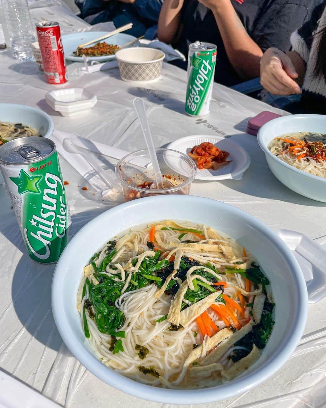 吉田夏海さんのインスタグラム写真 - (吉田夏海Instagram)「釜山旅行で行ってみたかった甘川文化村🤍🩵💙💚💛🧡❤️🩷💜  カラフルな家が一望できて街全体も色んな絵が描かれてとても可愛かったよ🥰  推しのグクとジミンやBTSのアートもあってテンション上がった〜🫶💜  息子の機嫌があまり良くなくて息子の良い写真が撮れなかったのが残念だけどこの街の可愛い世界観とちっちゃい子供がマッチして可愛すぎたよ🥹✨  👦🏻はもう少し大きくなったら楽しいかな？💭  またいつか来ようね💫  #korea #busan #busantrip  #trip #gamcheon #gamcheonculturevillage  #韓国 #釜山 #甘川文化村  #甘川洞文化村 #韓国旅行 #釜山旅行 #子連れ旅行  #子連れ海外 #子連れ海外旅行」11月10日 10時18分 - natsumiiiiiiiiiii