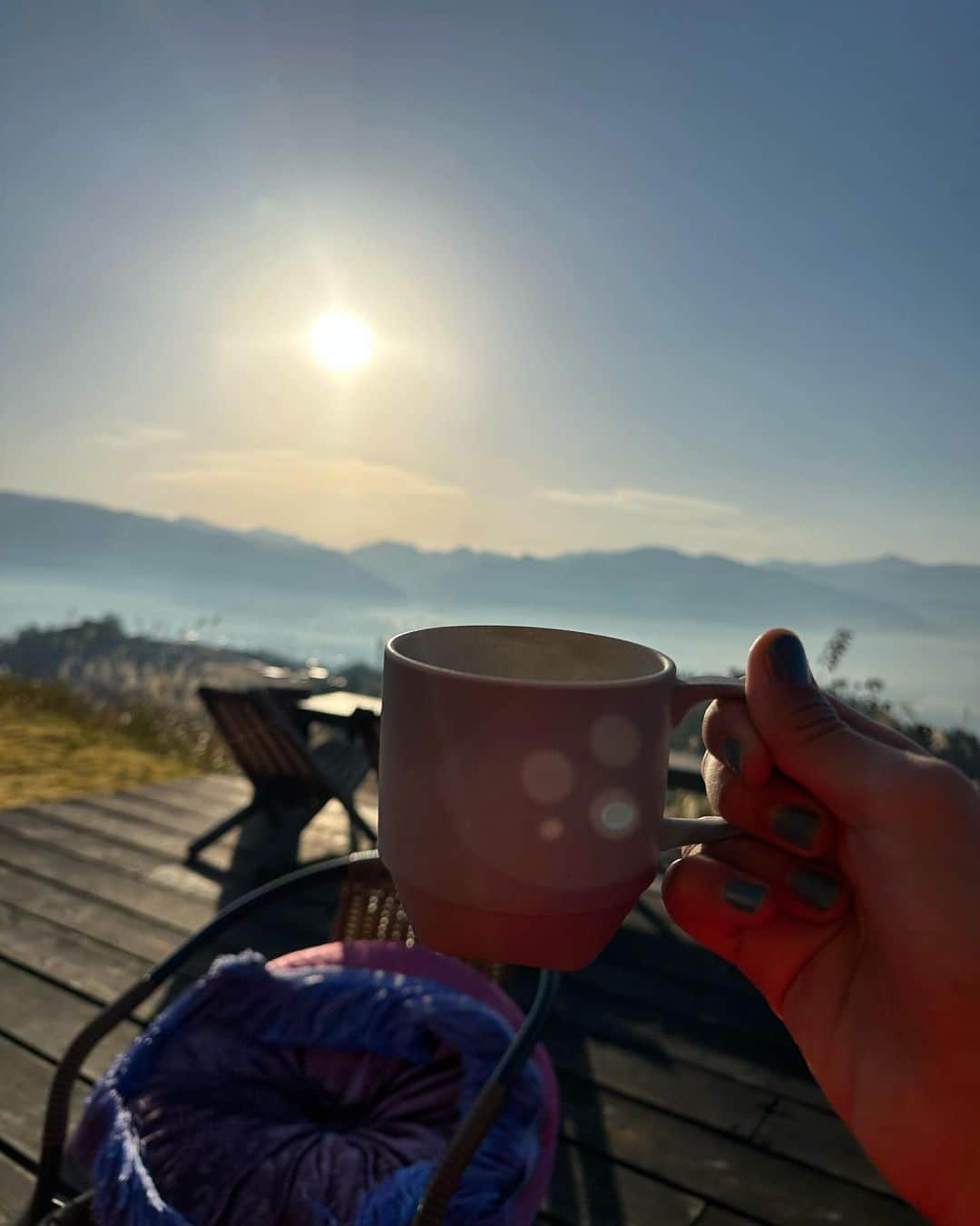 のインスタグラム：「キャンプ場で飲む白湯の美味さ☕️🗻☀️  #女3人旅 #camping」