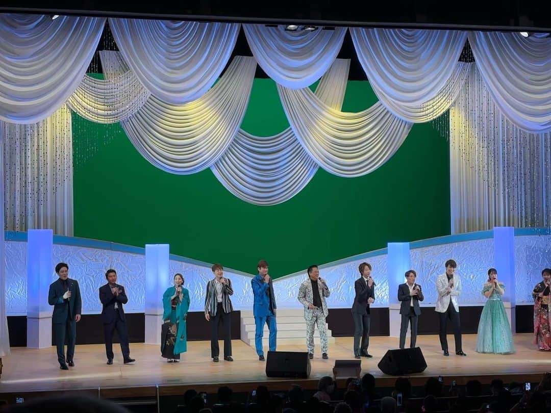 北川大介さんのインスタグラム写真 - (北川大介Instagram)「おはよう^_^ 埼玉歌謡祭所沢ミューズにて若手メンバーのみんなとの番組公開収録コンサートでした。 そうそたる活きのいいメンバーたちと一緒に僕も弾けてきました。 司会と歌🎤とでみんなで協力し合い明るい楽しいステージになりました。 番組放送は２０２４年１月１日１４時〜１５時になります。 埼玉歌謡祭インミューズ」11月10日 10時28分 - kitagawadaisuke_official