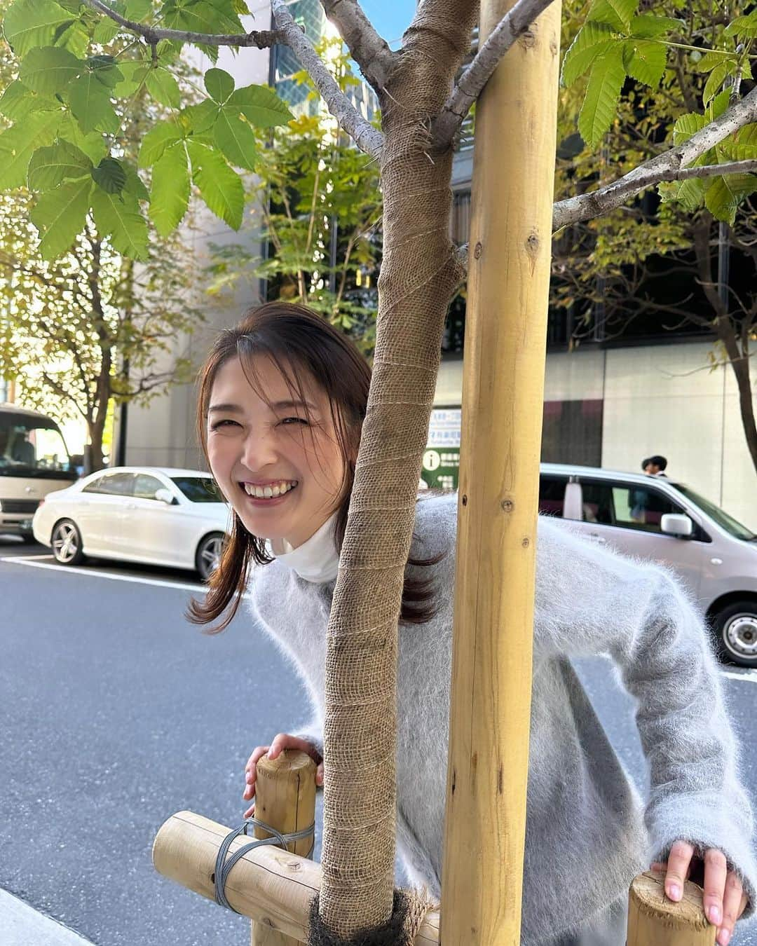 石川梨華さんのインスタグラム写真 - (石川梨華Instagram)「オフショット！  絶賛発売中の「大人百花」📕 私のiPhoneで撮ってもらったオフショット✨ いっぱいあるよん✌️   どれが好き？  私はラストの不意打ちのめっちゃ素な顔が好き😂 雑誌では見れない顔してるw  大人百花の撮影はいつもめっちゃ楽しくて、 衣装とメイクをチェンジするたびにワクワクする💓 なので笑顔溢れて幸せな一日になるんだ😍🤲  #石川梨華 #モーニング娘og #リアル梨華 #二児の母 #年子やんちゃボーイズ #大人百花 #笑顔溢れる撮影 #はっぴぃ〜」11月10日 10時28分 - rika_ishikawa_official