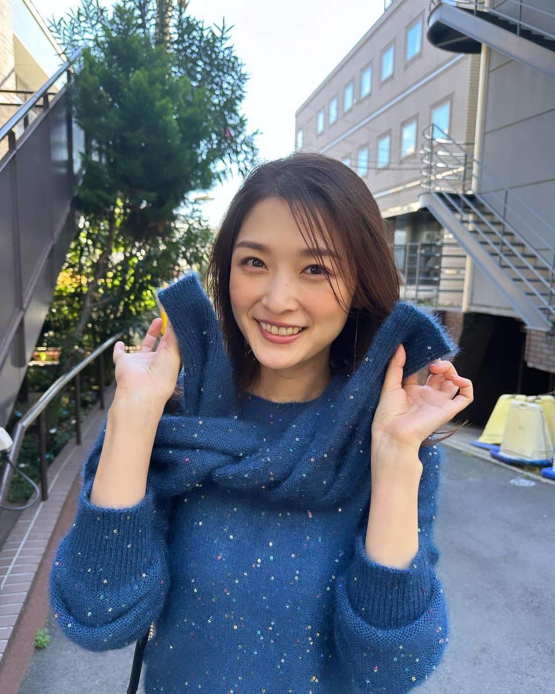 石川梨華さんのインスタグラム写真 - (石川梨華Instagram)「オフショット！  絶賛発売中の「大人百花」📕 私のiPhoneで撮ってもらったオフショット✨ いっぱいあるよん✌️   どれが好き？  私はラストの不意打ちのめっちゃ素な顔が好き😂 雑誌では見れない顔してるw  大人百花の撮影はいつもめっちゃ楽しくて、 衣装とメイクをチェンジするたびにワクワクする💓 なので笑顔溢れて幸せな一日になるんだ😍🤲  #石川梨華 #モーニング娘og #リアル梨華 #二児の母 #年子やんちゃボーイズ #大人百花 #笑顔溢れる撮影 #はっぴぃ〜」11月10日 10時28分 - rika_ishikawa_official