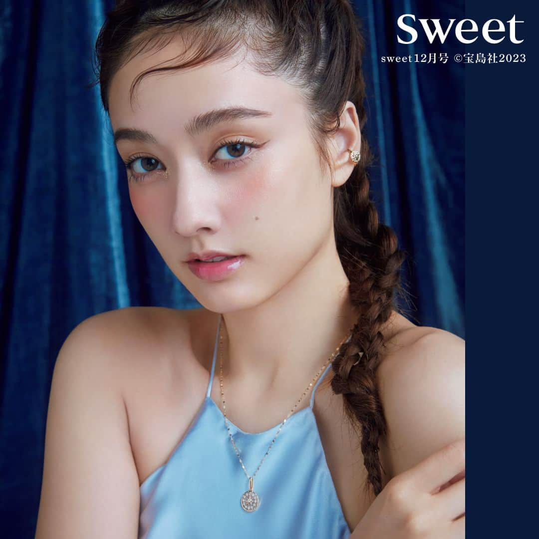 ジュエリーツツミPRさんのインスタグラム写真 - (ジュエリーツツミPRInstagram)「本日（11/10Fri）発売、Sweet12月号で、TSUTSUMIのWinter Collectionを谷まりあさんが素敵に着用してくださいました！  さまざまな天体をモチーフにデザインしたジュエリーで、ホリデーシーズンを特別なキラメキで彩って💕  オンラインショップへは、プロフィールのURLから飛べます♪ ⇒www.tsutsumi.co.jp  #ジュエリー #jewelry #jewelrytsutsumi #ジュエリーツツミ #2023Wintercollection #CosmicForces  #ダイヤモンド #ゴールド #sweet12月号掲載 #谷まりあ」11月10日 10時30分 - tsutsumi_pr