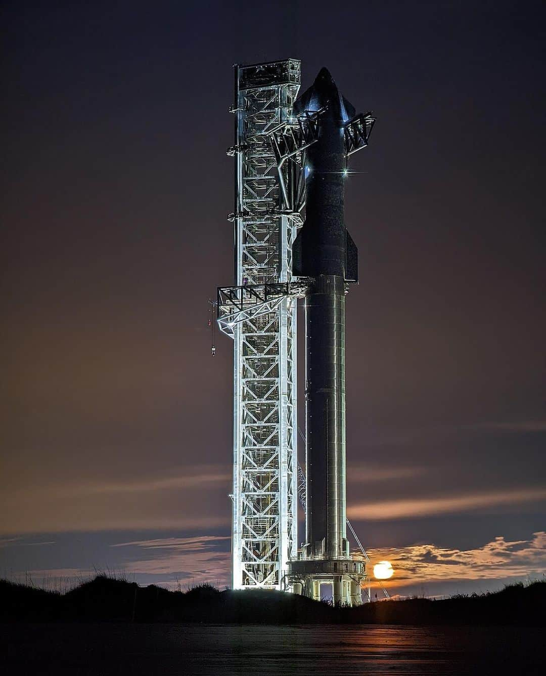 T.O.Pさんのインスタグラム写真 - (T.O.PInstagram)「✉️  [Announcement Regarding The dearMoon Project]  In 2018, Yusaku Maezawa and SpaceX announced the dearMoon project, a spaceflight mission around the Moon aboard SpaceX's Starship transportation system. Throughout the week-long journey, the multinational crew of artists, content creators,  and athletes who have been selected for this mission will be the first to fly around the Moon aboard Starship,  travel within 200 km of the lunar surface,  and safely return to Earth.  Initially targeted to liftoff in late 2023,  the launch will not take place this year due to the on-going development of Starship. The vehicle's first flight test in April 2023 provided numerous lessons learned that are directly contributing to upgrades being made to improve the probability of success on future Starship flights. The upcoming second integrated flight test will inform development and the dearMoon mission timeline,  and we will share an update once we know more.  9th November, 2023  dearMoon 🌙  @dearmoonproject @SpaceX @yusaku2020 #Starship #dearMoonCrew  Link • https://dearmoon.earth/」11月10日 10時43分 - choi_seung_hyun_tttop