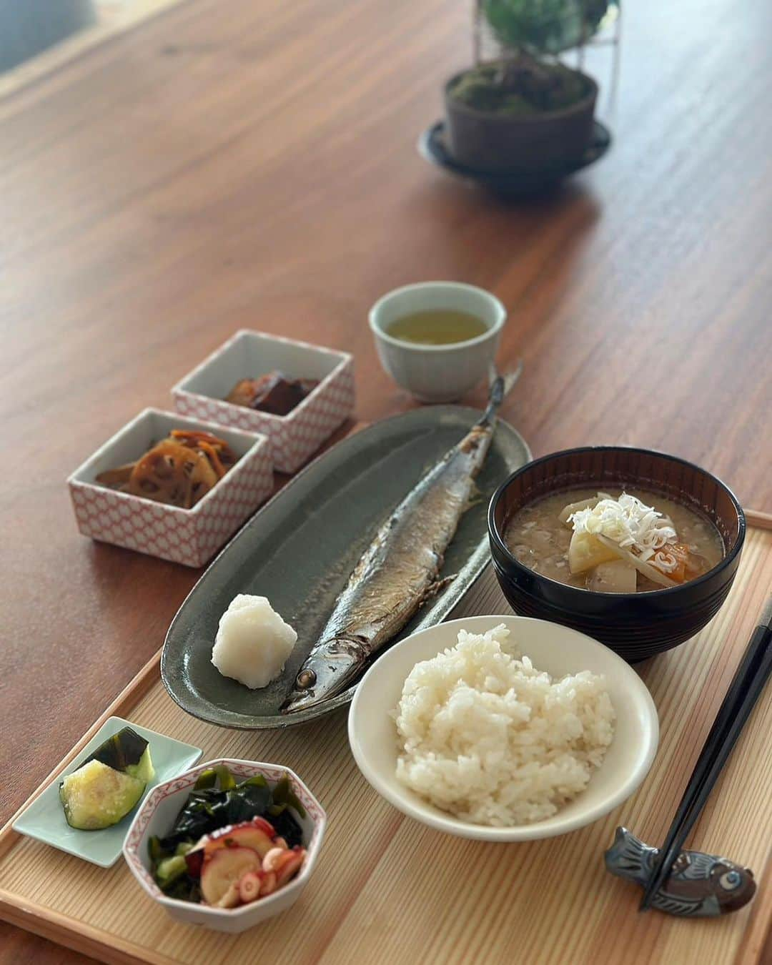 大政絢のインスタグラム：「#今日の絢ご飯  朝ごはんを家で食べられた時に幸せを感じます🍚 撮っていたご飯フォルダが溜まりに溜まってました😅 基本朝は魚です🐟  そして、今年の夏も世壱屋お取り寄せしました。本当に美味しくて、来年の夏こそは北海道で直接食べるんだ🥺  #絢ご飯#朝ごはん#世壱屋」