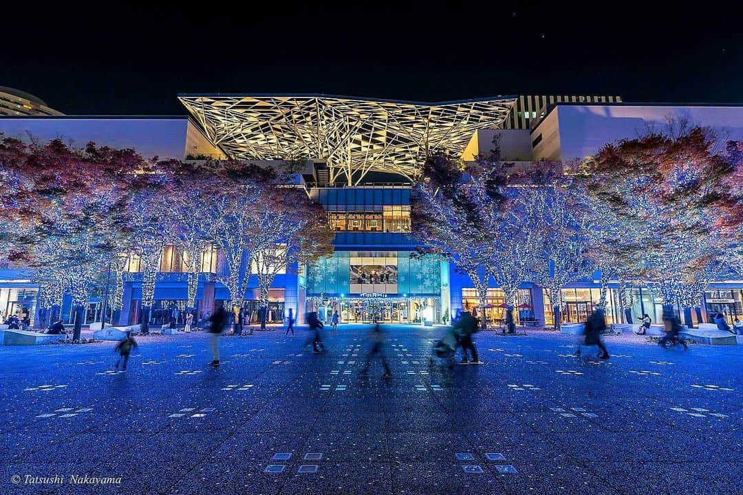 東京カメラ部 横浜分室さんのインスタグラム写真 - (東京カメラ部 横浜分室Instagram)「Photo by @journey_me__ 「MARK IS みなとみらい」 https://www.instagram.com/p/ClD3TO5PxTr/ . いいね！＆コメント大歓迎！ ※投稿に関するご注意・ポリシーは東京カメラ部に準じます。詳しくは下記をご覧ください。 https://fb.minpos.com/fb/willvii/camera_jpn/static/guideline . #みなとみらい線フォト散歩 #みなとみらい線フォトさんぽ #みなとみらい線 #横浜 #新高島 #みなとみらい #馬車道 #日本大通り #元町中華街 #yokohama #東京カメラ部 #Japan #photo #写真 #日本 Follow: @TCC.Yokohama . ※各種法令、マナー、関係者の指示に従った撮影をお願いします。 *Please ensure that your photography adheres to all relevant laws, etiquette, and instructions issued by authorized persons.」11月10日 11時00分 - tcc.yokohama