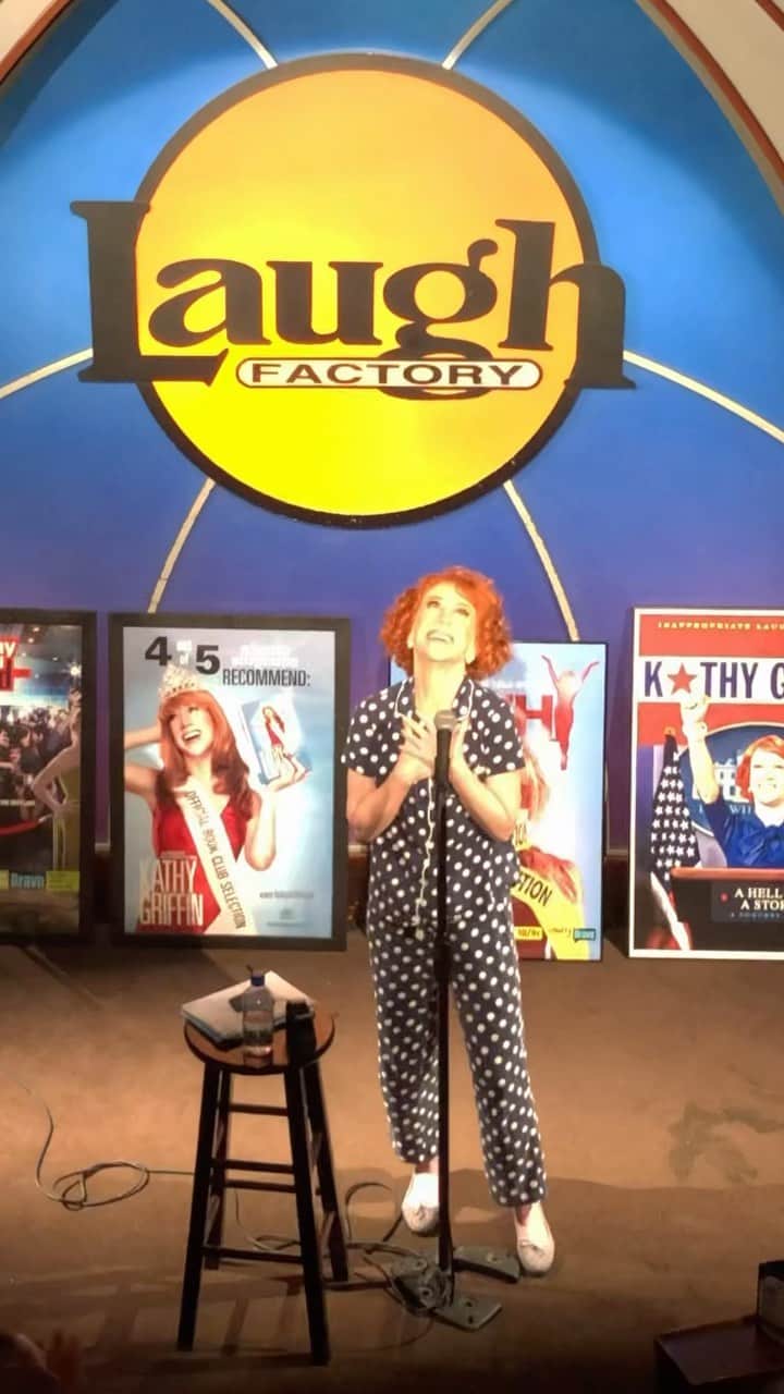 キャシー・グリフィンのインスタグラム：「Ask and you shall receive!! 10 more minutes of my set at the Laugh Factory!」