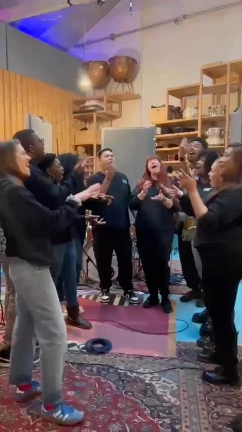 カイリー・ミノーグのインスタグラム：「The always sensational @housegospelchoir (📷 @biffco) learning the parts when recording Hold On To Now. Now your turn ….. what’s your version?」