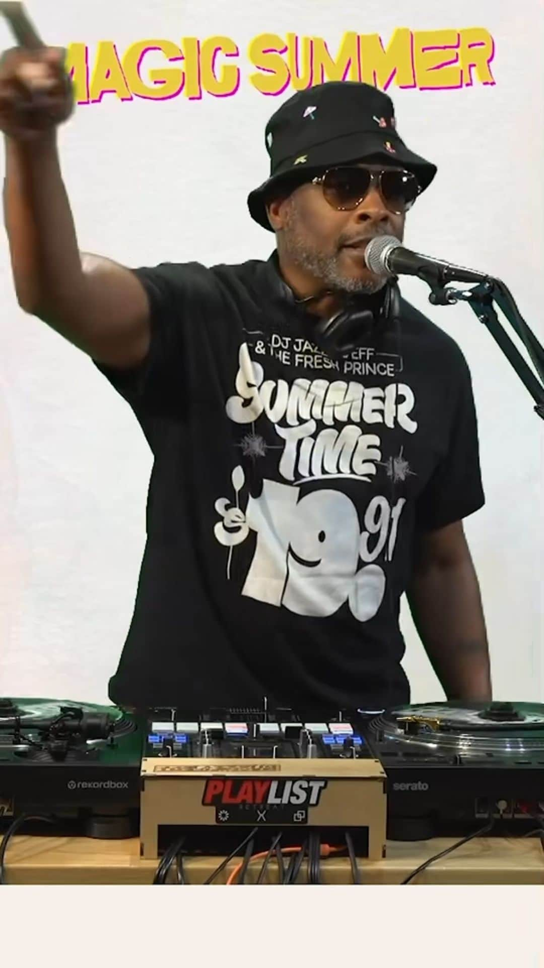 ニュー・キッズ・オン・ザ・ブロックのインスタグラム：「@DJJazzyJeff thanks for getting the party started with the Magic Summer Tour Megamix!   Going to be a blast to tour together next summer!   Check out the full-length Magic Summer Tour Megamix on our YouTube   #MagicSummerTour #NKOTB #PaulaAbdul #DJJazzyJeff」