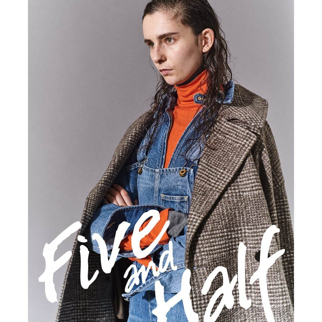 スピックアンドスパンさんのインスタグラム写真 - (スピックアンドスパンInstagram)「Five and Half NEW COLLECTION ✔️ ⁡ ⁡ Spick & Span オリジナルデニムレーベル 5 1/2 (Five and Half)から新型5型が登場！ ⁡ 今の自分を大切にする人へ。 ちょっと気の利いたシルエットや丈感で新しさを加えて、半歩先のスタイリングを後押しする、新たなデニムワードローブを提案します。 ⁡ ⁡ ＿＿＿＿＿＿＿＿＿＿＿＿ ⁡ ⁡ ▼line up ⁡ 5 1/2 CURVE LINE_DENIM ¥14,300 no. 23030200225040 ⁡ 51/2 FLARE LINE_OVERALLS ¥27,500 no. 23030200226040 ⁡ 5 1/2 HALFZIP_DENIM SHIRT ¥33,000 no.23050200213040 ※WEBは準備ができ次第発売予定 ⁡ 5 1/2 ONE-PIECE LINE DENIM ¥39,600 no.23040200213040  ※WEBは準備ができ次第発売予定 ⁡ 5 1/2 WESTERN_PADDING COAT ¥47,300 no.23020200208040 ※WEBは準備ができ次第発売予定 ⁡ ＿＿＿＿＿＿＿＿＿＿＿＿ ⁡ ⁡ @baycrews #spickandspan #baycrews #スピックアンドスパン #ベイクルーズ #fiveandhalf #ファイブアンドハーフ #デニム #デニムコーデ #サロペット #サロペットコーデ #デニムシャツ #デニムシャツコーデ #デニムジャケット #デニムジャケットコーデ #デニムスカート #デニムスカートコーデ #カジュアル #カジュアルコーデ #大人カジュアル #大人カジュアルコーデ」11月10日 11時02分 - spickandspan_jp