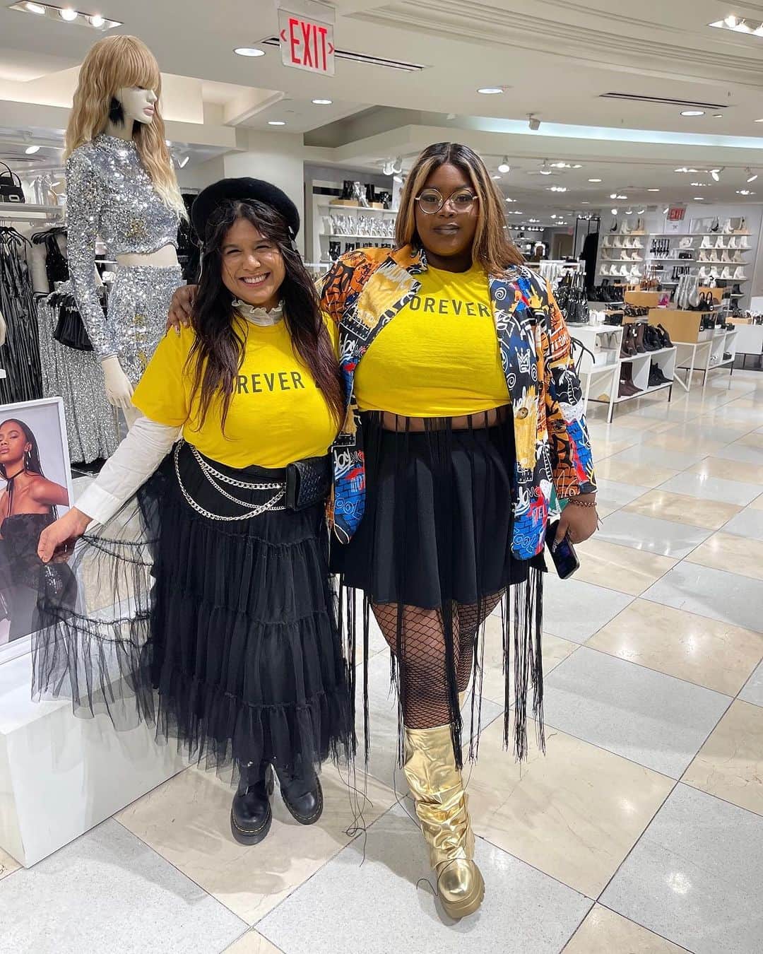FOREVER 21さんのインスタグラム写真 - (FOREVER 21Instagram)「earlier today ➡️✨ at the @Forever21 x @shein_us Pop-Up Event in New York 💛 Just in time for the holidays #f21xshein」11月10日 11時04分 - forever21