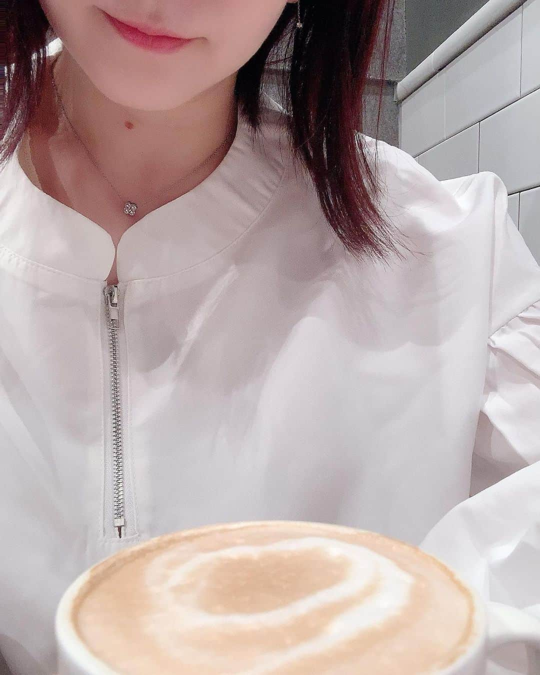 美郷あきさんのインスタグラム写真 - (美郷あきInstagram)「ブレイクタイム  カプチーノいただきます☕️🫧🫧🫧  #ひとり時間 #ブレイクタイム #blaketime  #pronto」11月10日 11時05分 - misatoaki