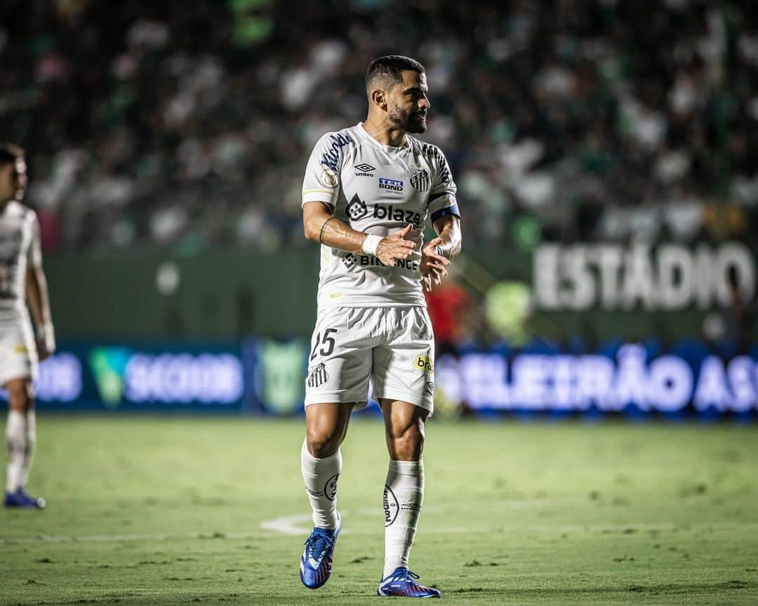 トマス・リンコンさんのインスタグラム写真 - (トマス・リンコンInstagram)「Full-time Goiás vs Santos 0-1. ⚪️⚫️  Muito orgulhoso do meu time, desse espírito de luta e de não desistir. VITÓRIA NA RAÇA 🫡」11月10日 11時15分 - tomasrincon8