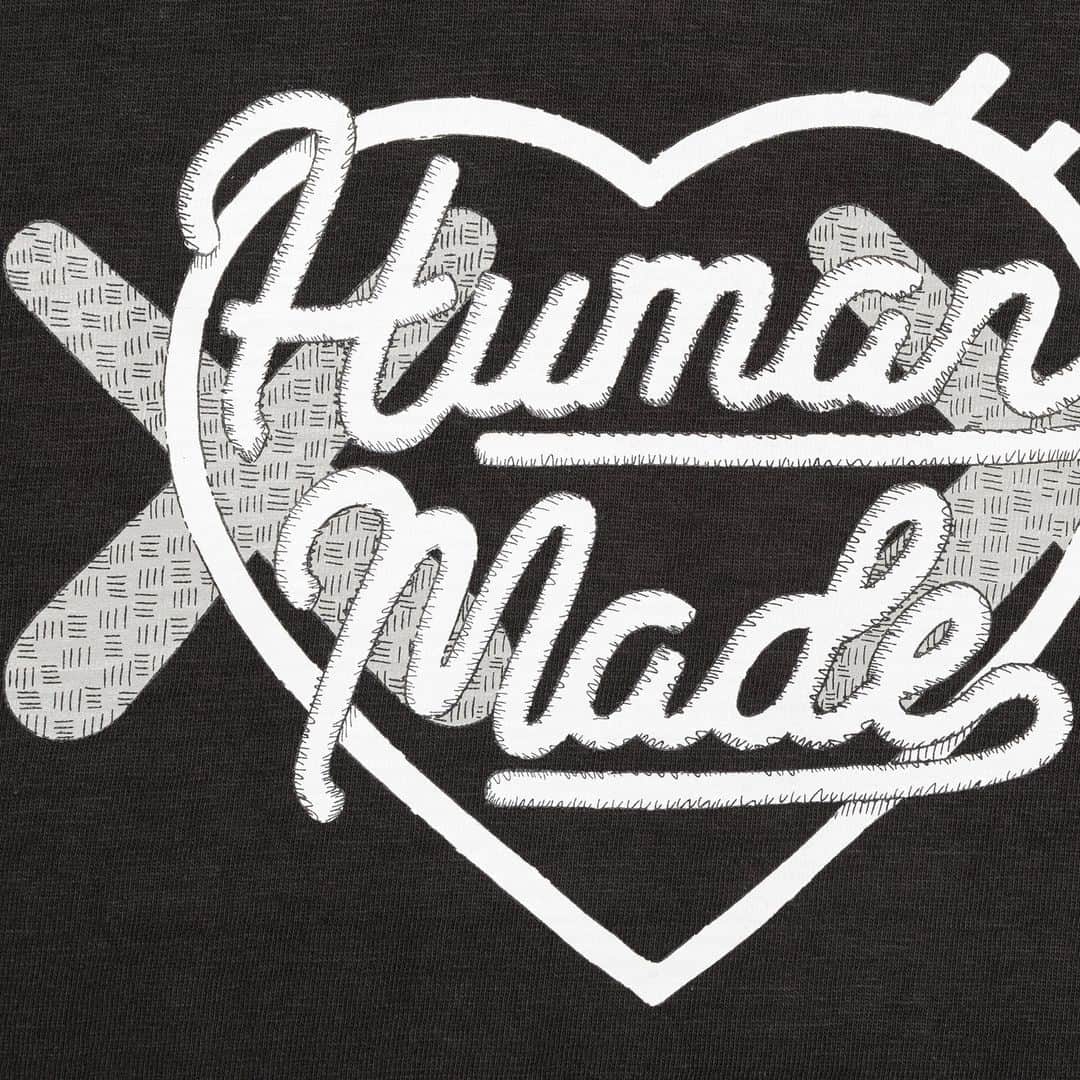 HUMAN MADEさんのインスタグラム写真 - (HUMAN MADEInstagram)「“KAWS MADE GRAPHIC T-SHIRT #1” will be available at 11th November 11:00 am (JST) at Human Made Online Store. This item will also be available at HUMAN MADE New York pop-up store on the same day.  11月11日AM11時より、”KAWS MADE GRAPHIC T-SHIRT #1” が HUMAN MADE のオンラインストアにて発売となります。 また、同日からニューヨークにて期間限定でオープンする、ポップアップストアでも発売いたします。  *For more details of New York pop-up store, please go to https://humanmade.jp/blogs/news ※ポップアップショップの詳細はHUMAN MADE公式WebサイトのNEWSページよりご確認ください。  アーティストKAWSとのコラボレーションアイテム。HUMAN MADE定番の柔らかいスラブ生地を用いた丸胴ボディーに、KAWSが描くグラフィックが特徴的なTシャツです。  Made in collaboration with artist KAWS. Woven with Human Made’s standard uneven slub yarn, the T-shirt has a soft texture, rounded body and a graphic drawn by KAWS.」11月10日 11時16分 - humanmade