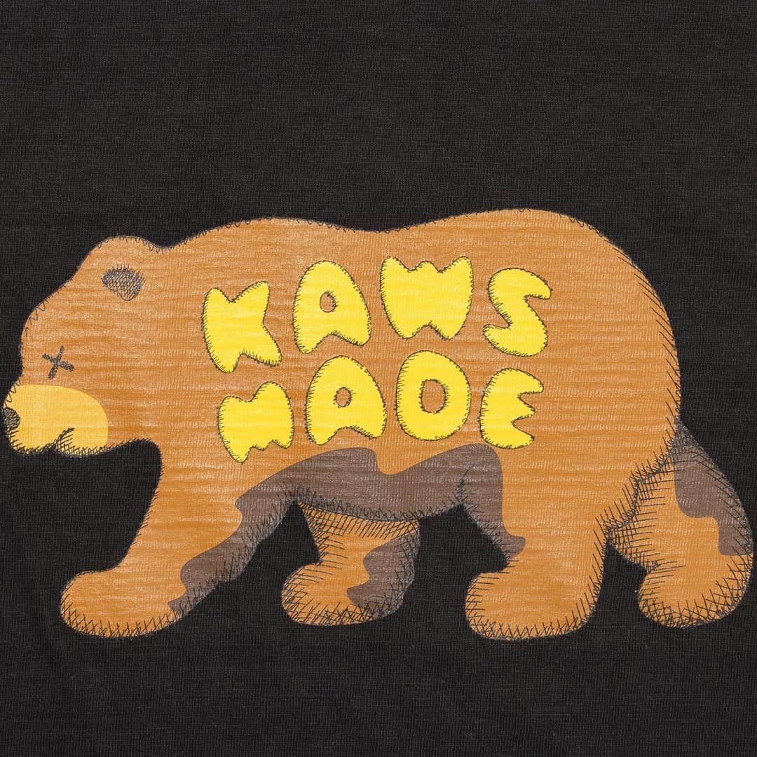 HUMAN MADEさんのインスタグラム写真 - (HUMAN MADEInstagram)「“KAWS MADE GRAPHIC T-SHIRT #3” will be available at 11th November 11:00 am (JST) at Human Made Online Store. This item will also be available at HUMAN MADE New York pop-up store on the same day.  11月11日AM11時より、”KAWS MADE GRAPHIC T-SHIRT #3” が HUMAN MADE のオンラインストアにて発売となります。 また、同日からニューヨークにて期間限定でオープンする、ポップアップストアでも発売いたします。  *For more details of New York pop-up store, please go to https://humanmade.jp/blogs/news ※ポップアップショップの詳細はHUMAN MADE公式WebサイトのNEWSページよりご確認ください。  アーティストKAWSとのコラボレーションアイテム。HUMAN MADE定番の柔らかいスラブ生地を用いた丸胴ボディーに、アニマルグラフィックが特徴的なTシャツです。  Made in collaboration with artist KAWS. Woven with Human Made’s standard uneven slub yarn, the T-shirt has a soft texture, rounded body and an animal graphic on the front.」11月10日 11時22分 - humanmade