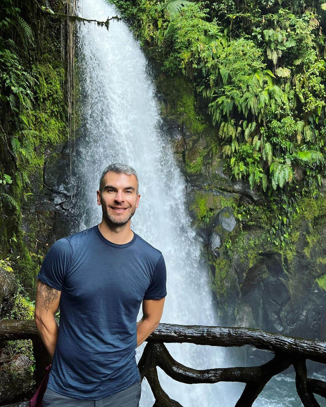 エリック・ラドフォードさんのインスタグラム写真 - (エリック・ラドフォードInstagram)「Costa Rica, you’re beautiful!  #costarica #paosvolcano #lapazwaterfallgardens #travel #jungle」11月10日 11時35分 - ericradford85