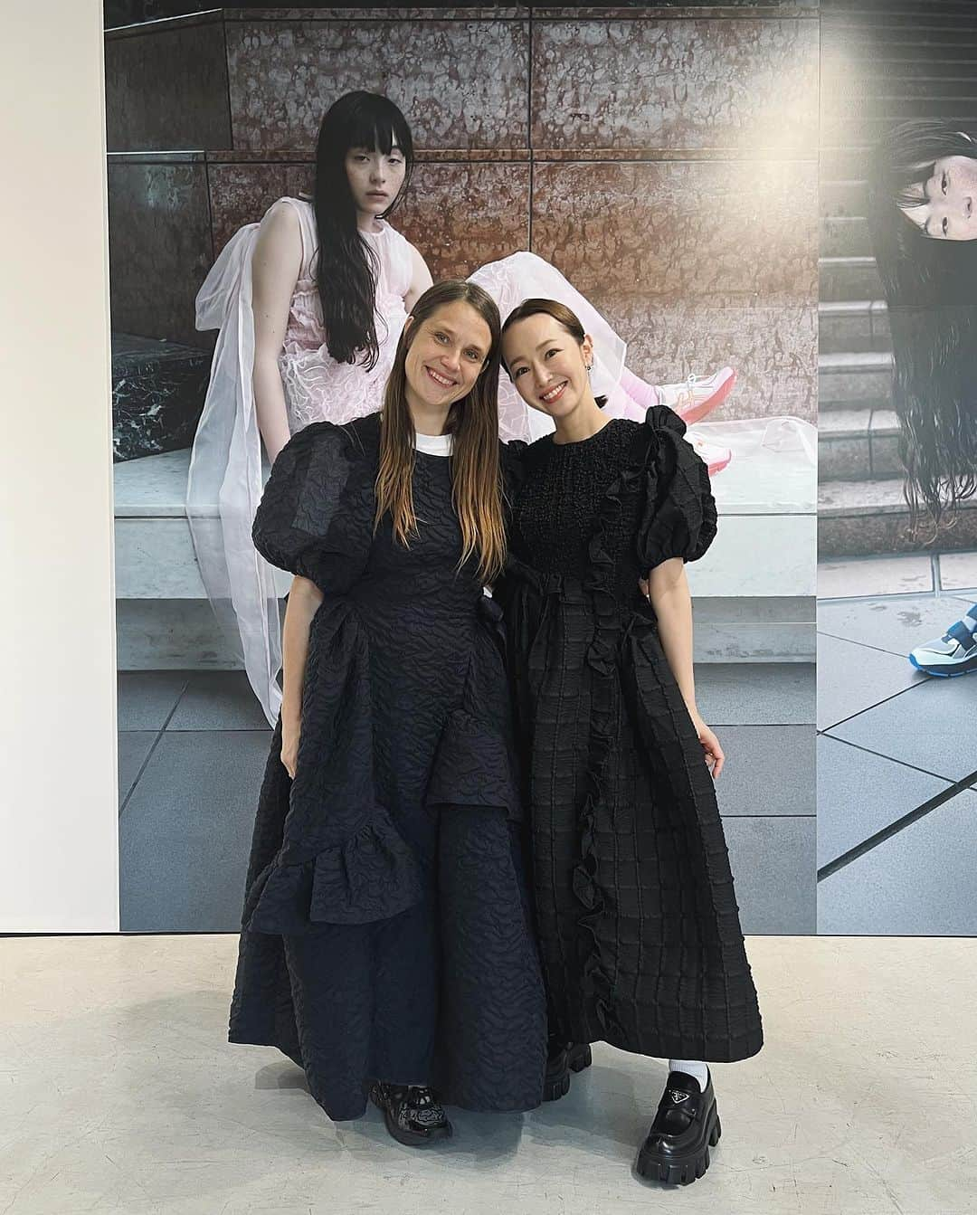 翁安芸のインスタグラム：「@ceciliebahnsen in Tokyo🫶🏻💖  大好きなセシリーバンセンに会えた感動の日✨  こんなに沢山のコレクションを見れるのも特別で、 新作の @asics_japan とのコラボスニーカーも可愛かった🤩💙  Thank you @chihiro_suda_inc 💕  #ceciliebahnsen #セシリーバンセン #asics #アシックス #tokyo」