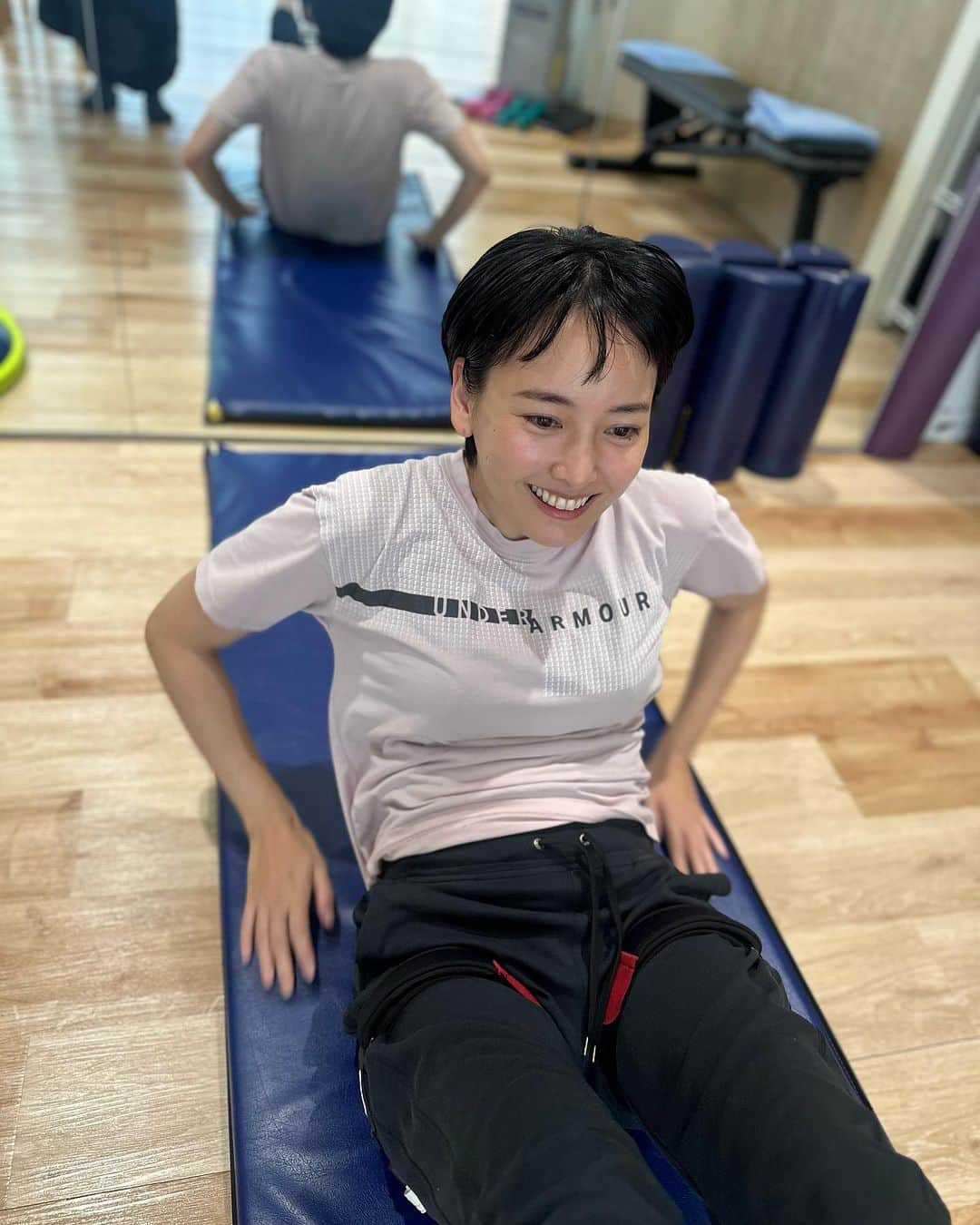 小野麻亜矢さんのインスタグラム写真 - (小野麻亜矢Instagram)「先日、 スタジオに @natsuko_nagaike  なつこがトレーニングしに来る事になったので サプライズで登場！ からのマシンガントークが止まらず、 トレーニングしながらマシンガントークして爆笑して。 完全にトレーナーさんの邪魔してきました笑  がんばってた！ 4枚目の顔が好きです❤️ 本当はもっとキッと睨んだ顔も良かったんだけど 撮り逃したしまった。。。  @studiofit_toranomon   #パーソナルトレーニング #加圧トレーニング #健康なからだづくり #シェイプアップ #かつての戦友」11月10日 12時00分 - ono_maaya