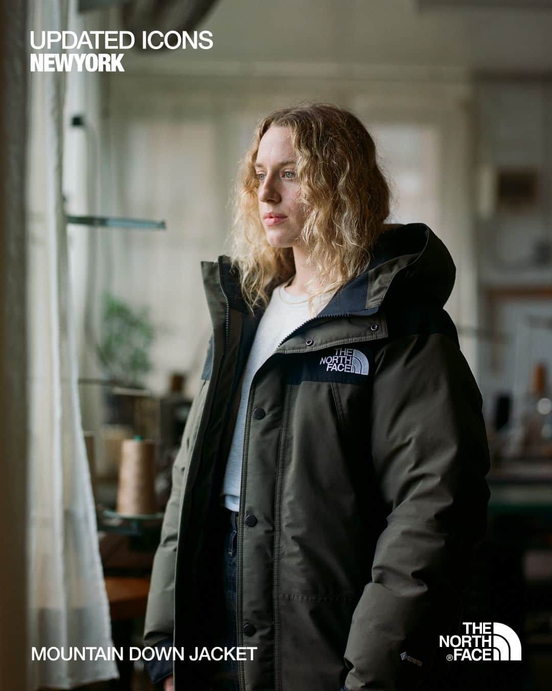 THE NORTH FACE JAPANのインスタグラム：「Emma Sienkiewycz wears Mountain Down Jacket and WS Brooks Range Light Parka in NY.   エマ・シンキウィック- テイラー @emmasienkiewycz   Comments  Mountain Down Jacket  「少し長めのレングスで着ていて安心感があります。アースカラーが好きなので、この色も素敵です」   WS Brooks Range Light Parka  「マジックテープが丸型になっているのが可愛い。前を開けた時にアクセントになっていいですね」   ND92237 Mountain Down Jacket  ￥70,400(tax incl.)   ND92265 WS Brooks Range Light Parka  ￥79,200(tax incl.)   #ザノースフェイス  #ノースフェイス  #thenorthface  #lifestyle  #neverstopexploring  #updatediconsNY」