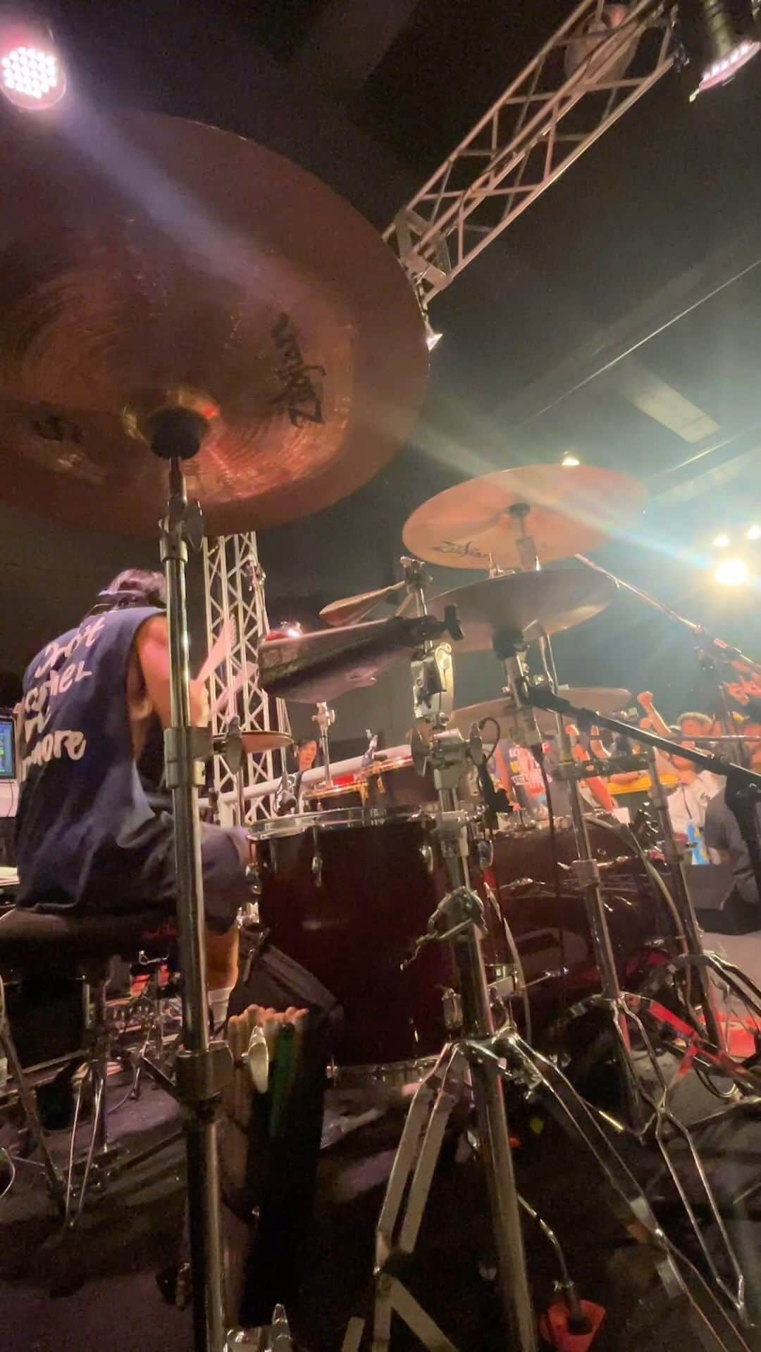 Bunta のインスタグラム：「"New Shit" 🤩🤩🤩 Pirate Ship 2023 @oita_tops  9拍フィル🎶💪  #totalfat #drum #drums #drummer #drumlife #drumsolo #drumming #drumforhappy #yamahadrums #zildjian」