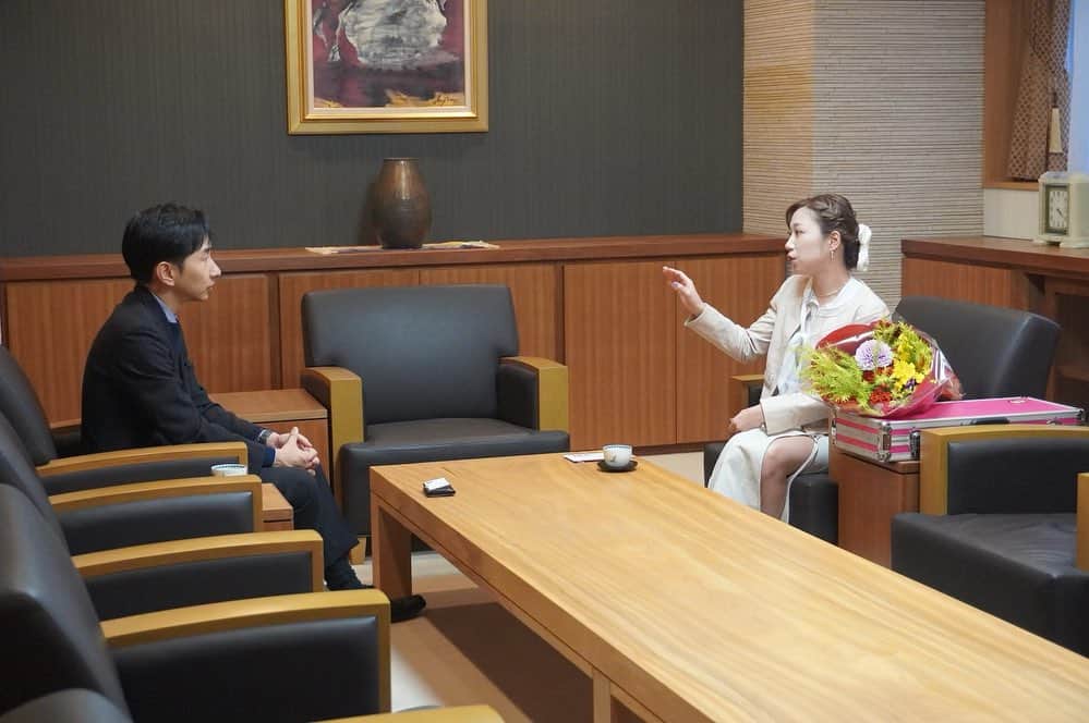黒木優子さんのインスタグラム写真 - (黒木優子Instagram)「中村学園へ😊 中村理事長にご挨拶に伺いました🥹  高校から大学まで中村学園にお世話になり本当に良かった！ 高校に入って最初に習った中村学園創設者である中村ハル先生の『努力の上に花が咲く』という言葉の通り花が咲きました🌸  この花が長く咲き続けるようこれからも頑張ります💪  中村理事長ありがとうございました😊 そしてご馳走様でした😆  #中村学園 #中村ハル先生  #努力の上に花が咲く」11月10日 23時14分 - yuko.kuroki