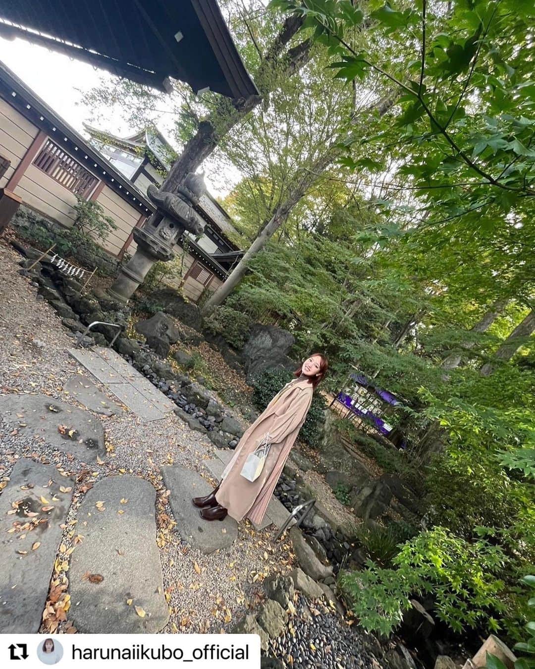 南波志帆さんのインスタグラム写真 - (南波志帆Instagram)「お祝いできてうれしかったよ〜🥰 改めて、愛しのはるちゃんお誕生日おめでとう🥰 いつも可愛い🥰  #Repost @harunaiikubo_official with @use.repost ・・・ 🐦‍⬛  お誕生日前日に南波志帆さん @nanbashiho と大国魂神社に行ってきました⛩️  人形流しというのがあって、人形の紙に自分の名前を書いて小川に流すのだけど お誕生日前日に全てを流して、29歳とっても良い気が流れてきそうでワクワクしております☺️  からすみくじという可愛いおみくじもあったのでやりました🐦‍⬛💓 2人とも大吉が出てきてこれまたハッピーでした☺️  夜は日本酒など飲み放題のお店に連れて行ってもらって、サプライズケーキも出てきてとっても嬉しかったです🍶 しほさん、いつもありがとうございます🫶🏻 本当にいつも優しいんだ！全てエスコートしてくれてカッコ良いんだ！感謝感謝です🥲💓  #大国魂神社 #人形流し #ケーキ出てきて嬉しそう #嬉しかった 🥰」11月10日 23時14分 - nanbashiho
