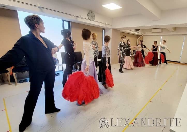 美乃杏花さんのインスタグラム写真 - (美乃杏花Instagram)「☆ 本日、最終稽古を終えて、名古屋入りしております！  いよいよ明日が本番！  愛知県一宮市 真清田神社にて 【BISHU COLLECTION produced by TGC】に出演させていただきます😃  11月11日(土) 開場16:30/開演17:30/終演19:30（予定）  TGC公式YouTubeから全編無料生配信します❣️ @tgc_staff   https://www.youtube.com/live/aTp78M90l_g?si=hrYtkmcbQXD7tjPZ   お時間ありましたら、是非ご覧下さいませ😃💕  #出演情報 #一宮市 #bishu #東京ガールズコレクション #株式会社アレキサンドライト #宝塚og #美乃杏花」11月10日 23時06分 - yoshinokyoka.81