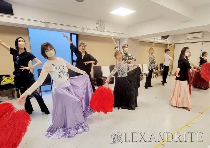 美乃杏花さんのインスタグラム写真 - (美乃杏花Instagram)「☆ 本日、最終稽古を終えて、名古屋入りしております！  いよいよ明日が本番！  愛知県一宮市 真清田神社にて 【BISHU COLLECTION produced by TGC】に出演させていただきます😃  11月11日(土) 開場16:30/開演17:30/終演19:30（予定）  TGC公式YouTubeから全編無料生配信します❣️ @tgc_staff   https://www.youtube.com/live/aTp78M90l_g?si=hrYtkmcbQXD7tjPZ   お時間ありましたら、是非ご覧下さいませ😃💕  #出演情報 #一宮市 #bishu #東京ガールズコレクション #株式会社アレキサンドライト #宝塚og #美乃杏花」11月10日 23時06分 - yoshinokyoka.81