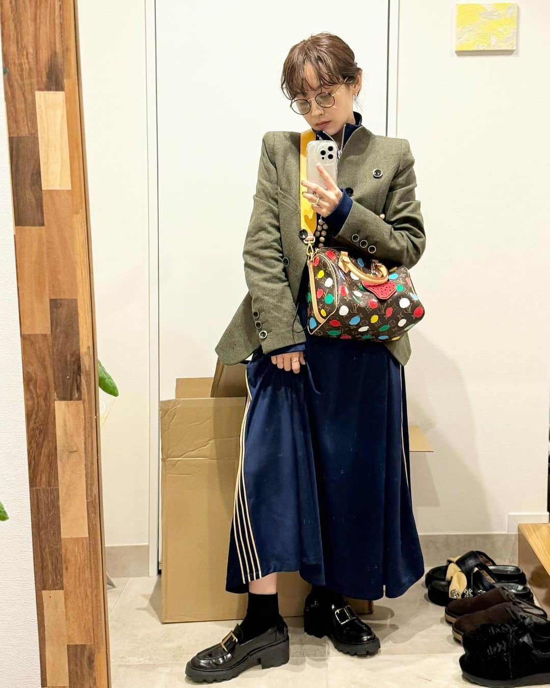 高橋愛さんのインスタグラム写真 - (高橋愛Instagram)「📦って、たまるよねぇ。  #今日のたかはし #fashion #coordination #knit #🧶  #venit #tods #Loafer #takahashiai #愛 #ai #pameopose #akiranaka #jk」11月10日 23時09分 - i_am_takahashi