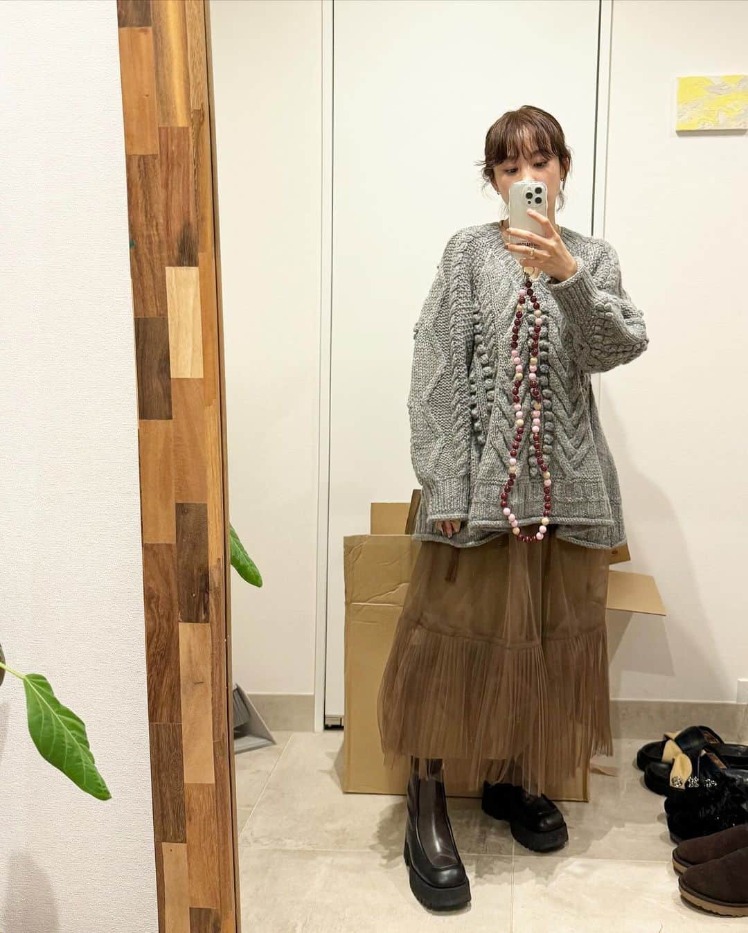 高橋愛さんのインスタグラム写真 - (高橋愛Instagram)「📦って、たまるよねぇ。  #今日のたかはし #fashion #coordination #knit #🧶  #venit #tods #Loafer #takahashiai #愛 #ai #pameopose #akiranaka #jk」11月10日 23時09分 - i_am_takahashi