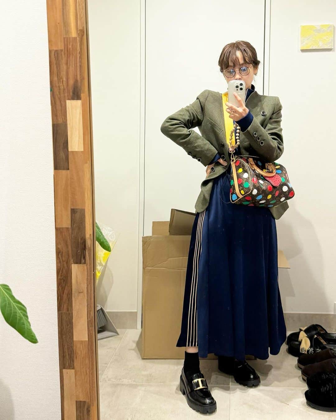 高橋愛さんのインスタグラム写真 - (高橋愛Instagram)「📦って、たまるよねぇ。  #今日のたかはし #fashion #coordination #knit #🧶  #venit #tods #Loafer #takahashiai #愛 #ai #pameopose #akiranaka #jk」11月10日 23時09分 - i_am_takahashi