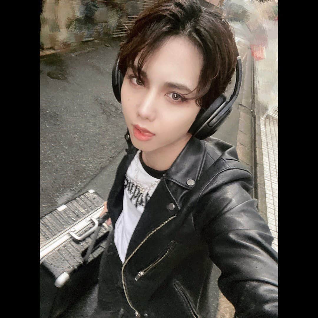 荒一陽さんのインスタグラム写真 - (荒一陽Instagram)「今日の俺🎧🖤🌧️」11月10日 23時10分 - kazuharu_ara