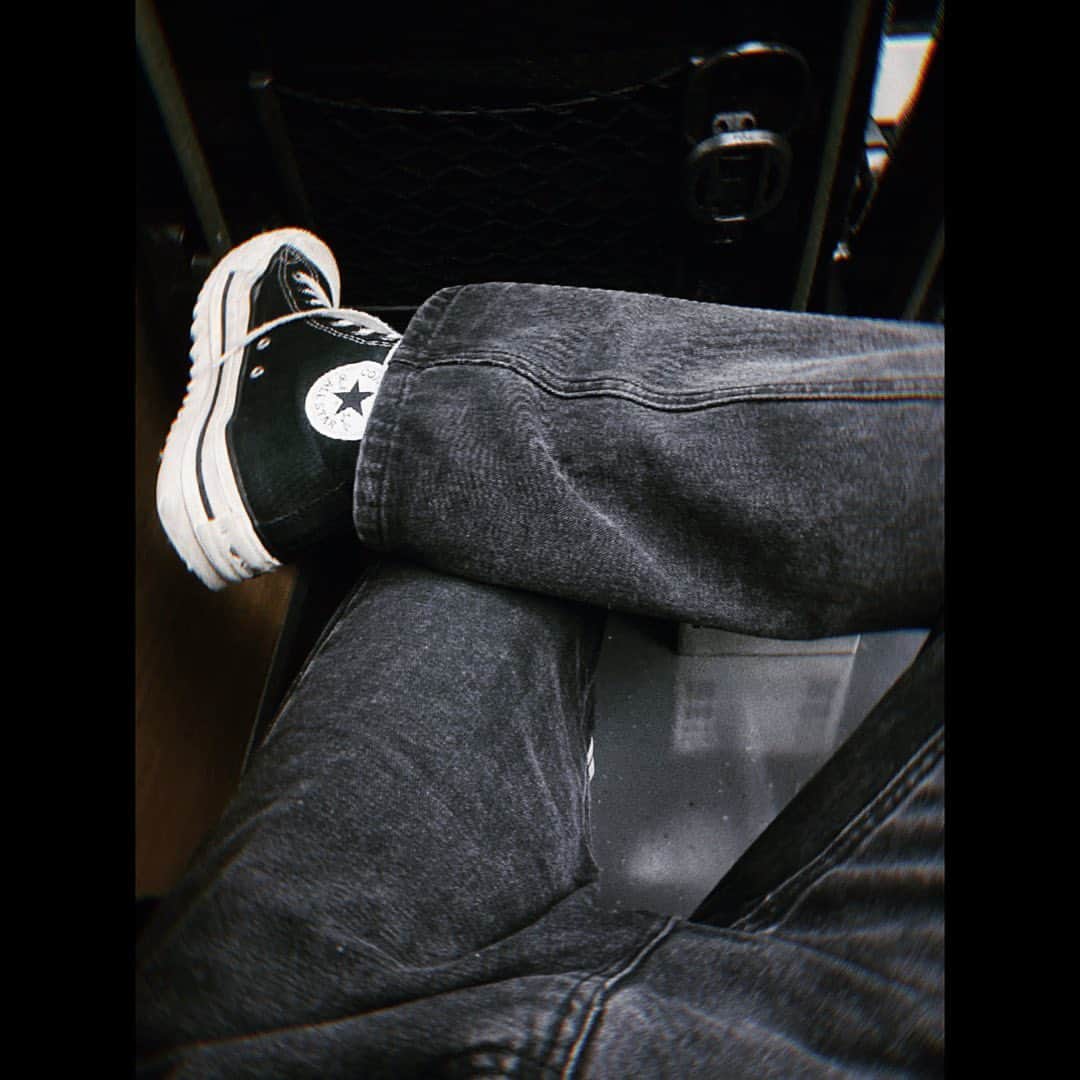 荒一陽さんのインスタグラム写真 - (荒一陽Instagram)「今日の俺🎧🖤🌧️」11月10日 23時10分 - kazuharu_ara