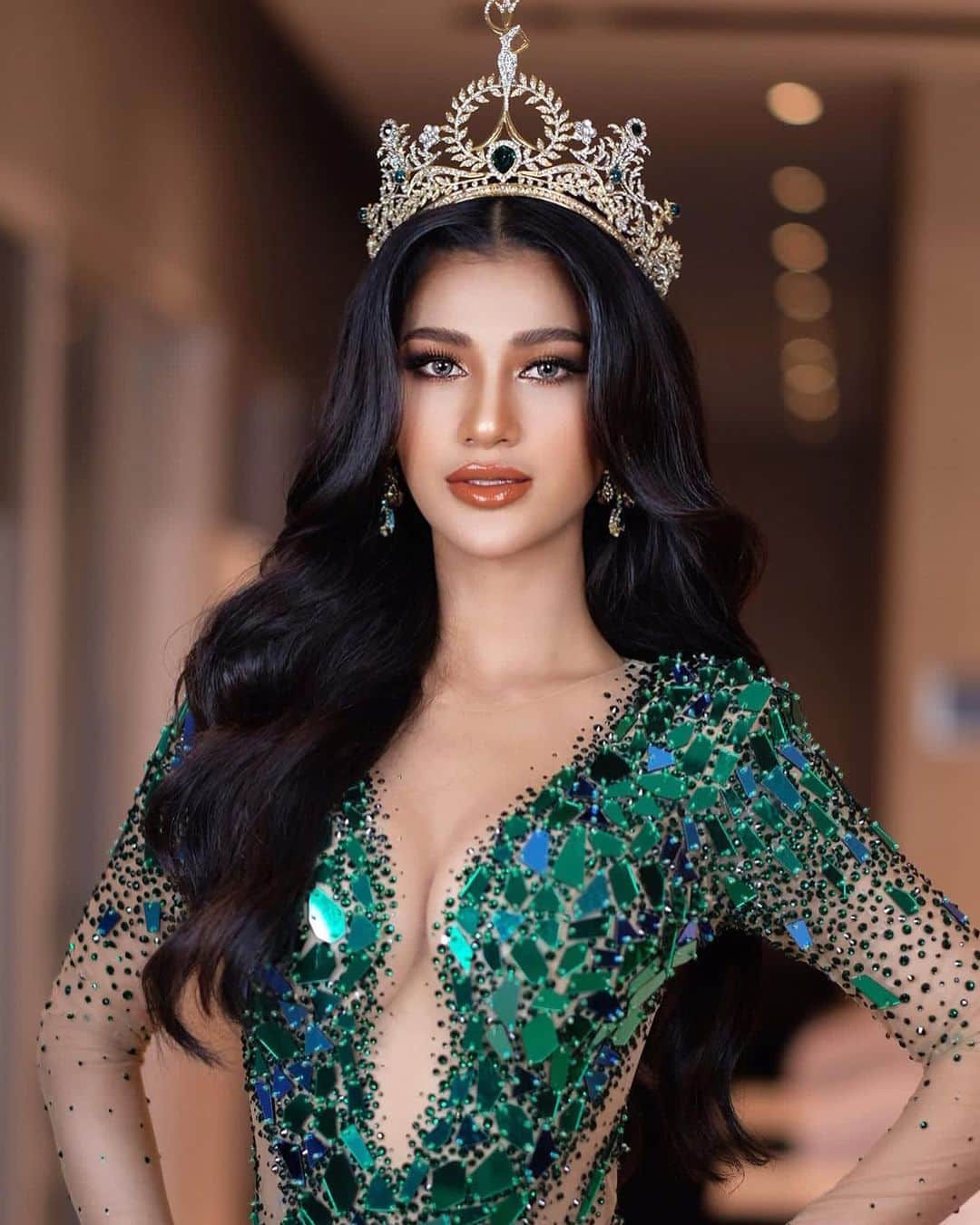 Ivan Gunawanのインスタグラム：「Confidence is my crown, and I wear it with grace. Attending Final Night Miss Grand Phuket 2024!  Makeup : @affanmakeup66  Hairdo : @pomthong_hair49  Dress : @gl_garlatedesign   @missgrandinternational @nawat.tv @teresa.mgi  @yayasanduniamegabintang @ivan_gunawan @meidypesik @dardo_djf @aan_afrino @arigiowijaya」