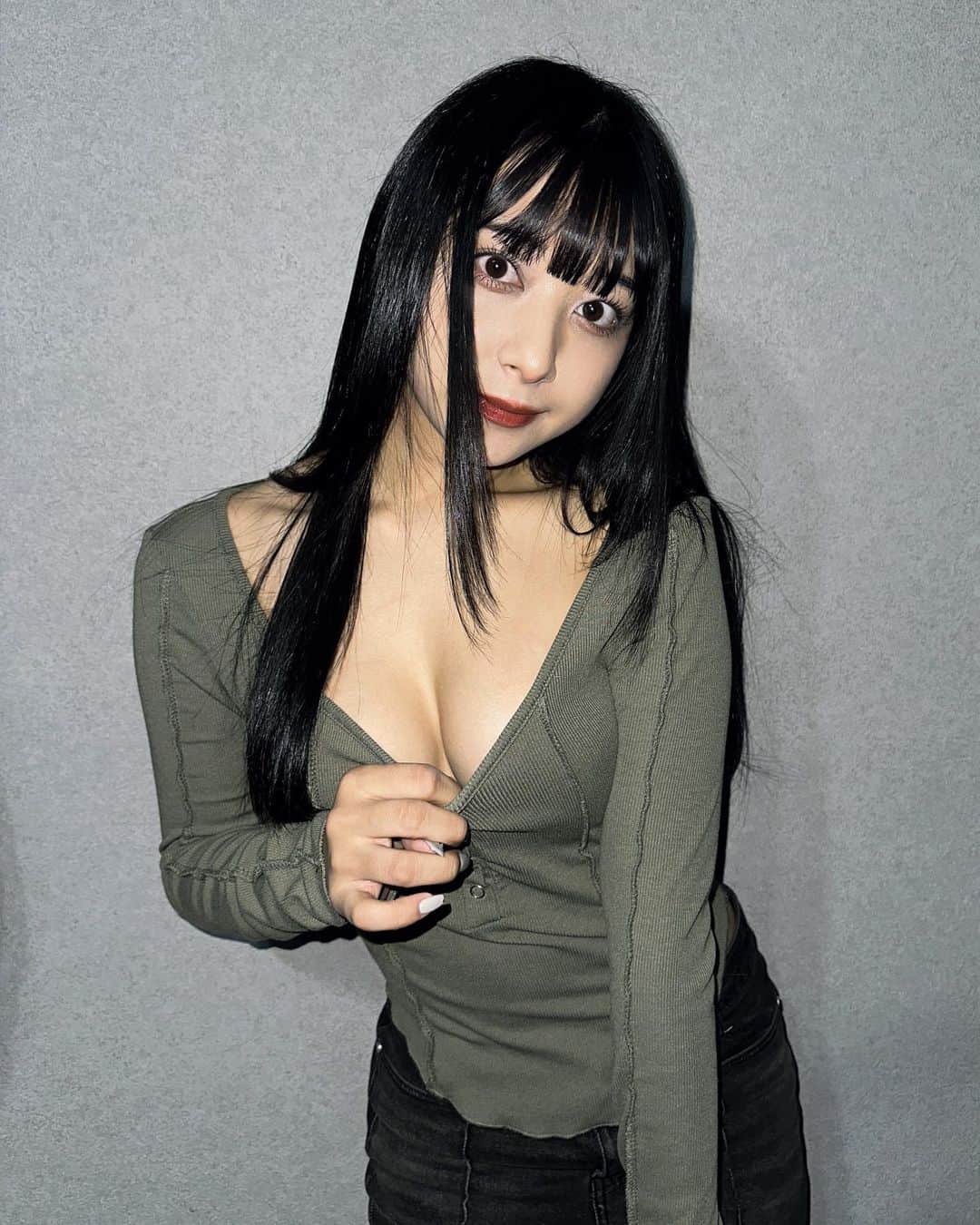 のインスタグラム：「この服可愛いでしょ🐉✨」