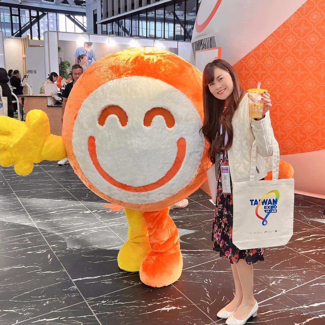 野本愛さんのインスタグラム写真 - (野本愛Instagram)「台湾EXPO @taitra_tokyo 行ってきたよー😊❣️ 日本初開催のイベント✨✨  台湾のソウルフード、ルーローご飯の試食や @chatime.japan のタピオカミルクティーの試飲 台湾で有名な @kavalanwhiskyjp 高級シングルモルトウイスキーの試飲 フードや台湾茶の購入ができたり 台湾の最先端IT技術の体験ができたよ😊✨  あと、台湾の人気美容商品なども 特別価格で購入できたりしたよ❣️  前に使ってた @mybeautydiary_jp のブースでは 新商品の岩薔薇エキス配合のシートマスクや 人にも環境にも優しいヘアケアブランド @oright.jp  が気になったー💛💛  台湾に最後に行ったのは コロナ前だからまた行きたいなー✨✨  台湾は台北だけでなく 東台湾も素敵な場所あるし 台南や台中にも行ってみたいな✈️❤️  #台湾expo #台湾エキスポ  #chatime #ハッピーレモン #タピオカミルクティー #ルーローハン #台湾グルメ #台湾大好き #台湾イベント #海外好き #私のきれい日記 #台湾コスメ #oright #台湾タピオカ #kavalanwhisky #旅行好き女子  #taiwan #taiwanfood」11月10日 21時40分 - himemode