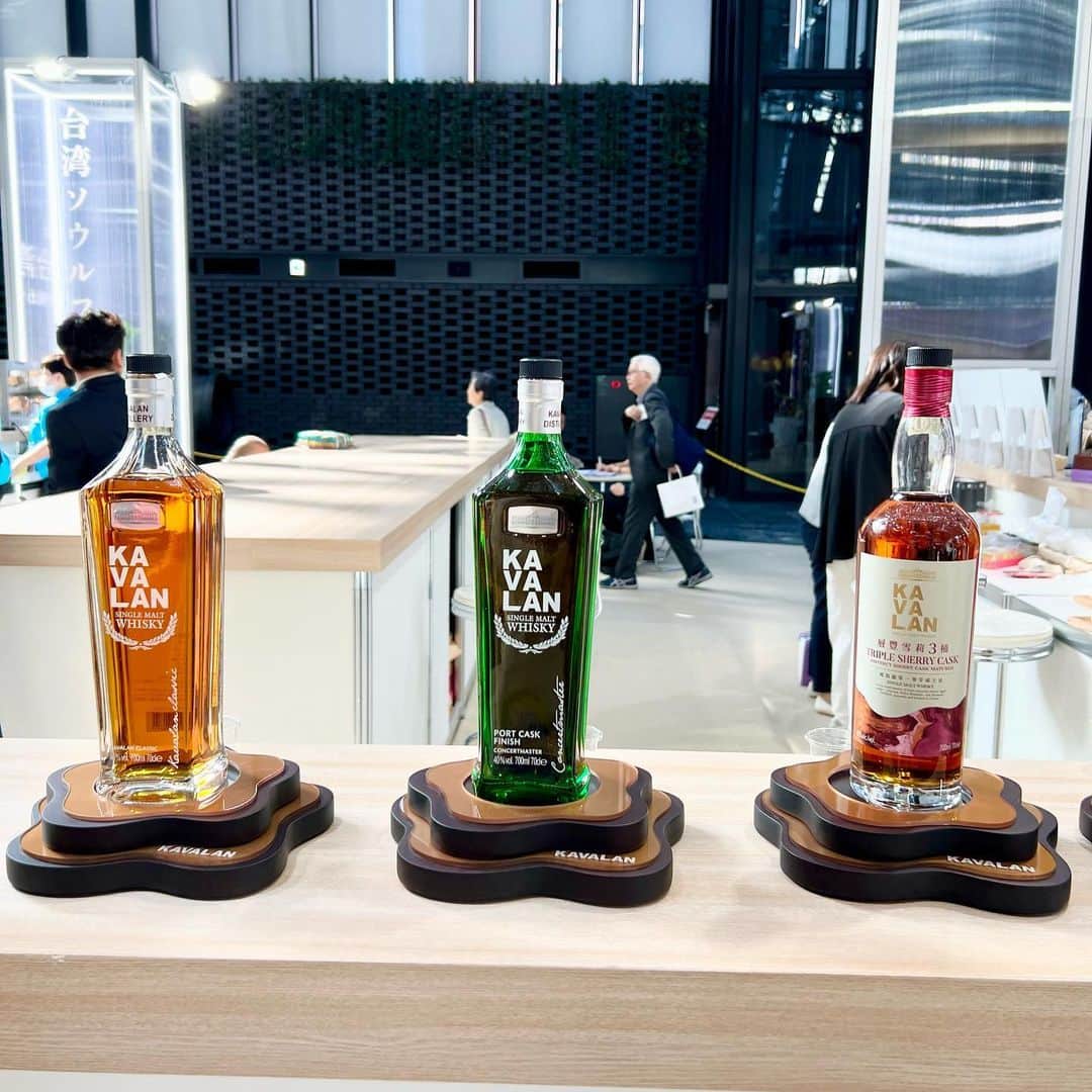 野本愛さんのインスタグラム写真 - (野本愛Instagram)「台湾EXPO @taitra_tokyo 行ってきたよー😊❣️ 日本初開催のイベント✨✨  台湾のソウルフード、ルーローご飯の試食や @chatime.japan のタピオカミルクティーの試飲 台湾で有名な @kavalanwhiskyjp 高級シングルモルトウイスキーの試飲 フードや台湾茶の購入ができたり 台湾の最先端IT技術の体験ができたよ😊✨  あと、台湾の人気美容商品なども 特別価格で購入できたりしたよ❣️  前に使ってた @mybeautydiary_jp のブースでは 新商品の岩薔薇エキス配合のシートマスクや 人にも環境にも優しいヘアケアブランド @oright.jp  が気になったー💛💛  台湾に最後に行ったのは コロナ前だからまた行きたいなー✨✨  台湾は台北だけでなく 東台湾も素敵な場所あるし 台南や台中にも行ってみたいな✈️❤️  #台湾expo #台湾エキスポ  #chatime #ハッピーレモン #タピオカミルクティー #ルーローハン #台湾グルメ #台湾大好き #台湾イベント #海外好き #私のきれい日記 #台湾コスメ #oright #台湾タピオカ #kavalanwhisky #旅行好き女子  #taiwan #taiwanfood」11月10日 21時40分 - himemode