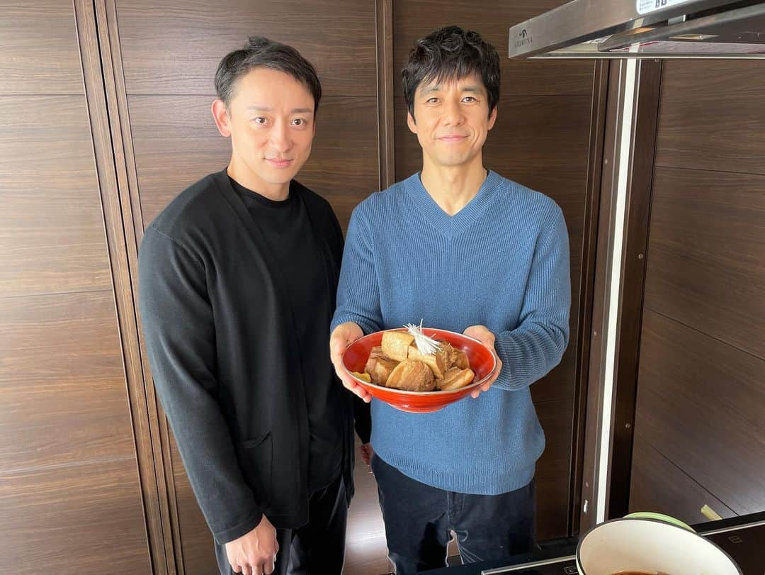 きのう何食べた？ season2さんのインスタグラム写真 - (きのう何食べた？ season2Instagram)「.  #きのう何食べた？ season2 第6話今日深夜24:42放送 ⚠️通常より30分押しです。  ニューイヤーパーティーは 高級おせちVSシロさんお手製“黒豆”&“豚の角煮”！？  小日向家のキッチンから📸✨  放送まで、あと3時間！  #西島秀俊 #山本耕史 #何食べ」11月10日 21時42分 - movie_nanitabe