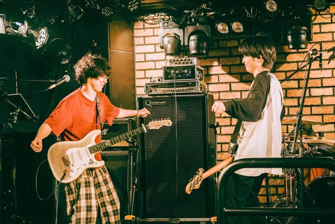 睦さんのインスタグラム写真 - (睦Instagram)「2023.11.8 吉祥寺PLANET K DJライブキッズあるある中の人 presents 「ライブ行きたい 2019 IN 2023」〜あの頃のライブをもう一度 秋編〜  数年ぶりの4日間連続ライブを駆け抜けて思ったことは本当に最高な4日間でした。 まだまだ駆け抜けていきたいと思いますのでよろしくお願いします。  photo by @kochiroukun   #voisquarecat #ぼいすく#バンド #音楽 #ベース #ベースボーカル #ロック #ロックバンド #ライブバンド #ライブ #音楽 #music #rock #吉祥寺 #吉祥寺PLANETK #ライブ写真 #邦ロック #ぼい勢 #あるあるツアー」11月10日 21時42分 - vsc_mutsumi