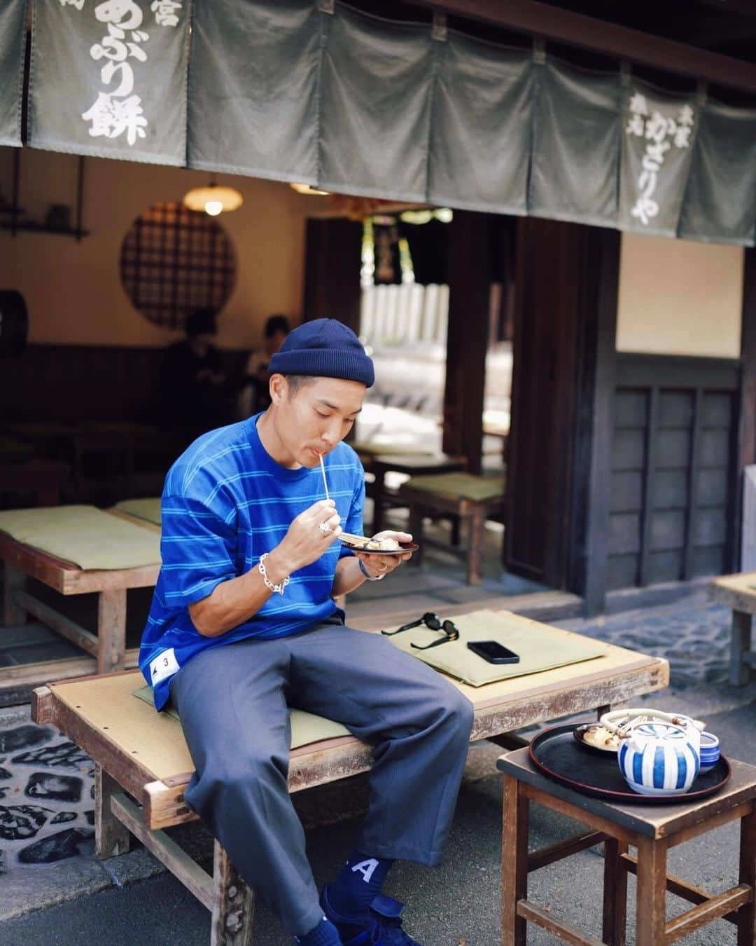 山中亮輔のインスタグラム：「あぶり餅美味かった😋  #今宮神社あぶり餅  #今宮神社」