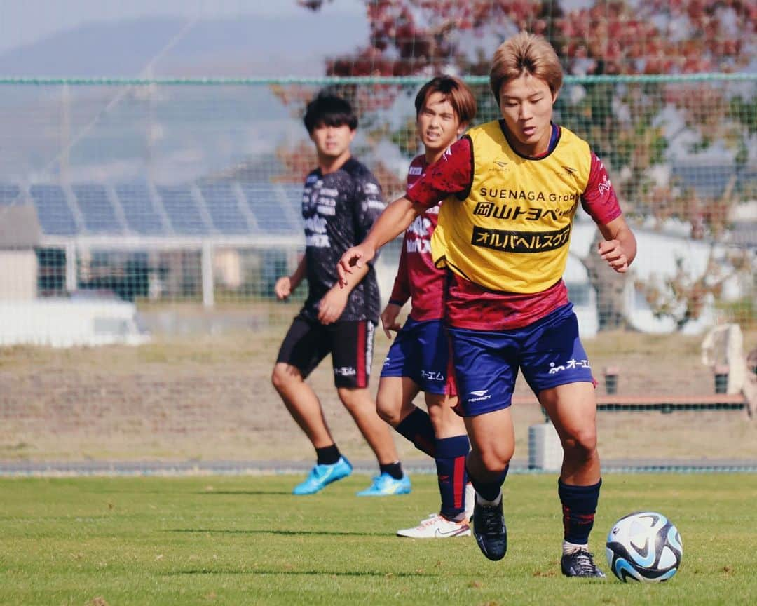 ファジアーノ岡山さんのインスタグラム写真 - (ファジアーノ岡山Instagram)「♥️💙  #2023JLeague  #ファジアーノ岡山 #fagianookayama #fagiano #okayama #岡山 #🍑 #🍡 #Jリーグ #jleague #J2  #DAZN #2023 #サッカー #football  #⚽️」11月10日 21時50分 - fagianookayama