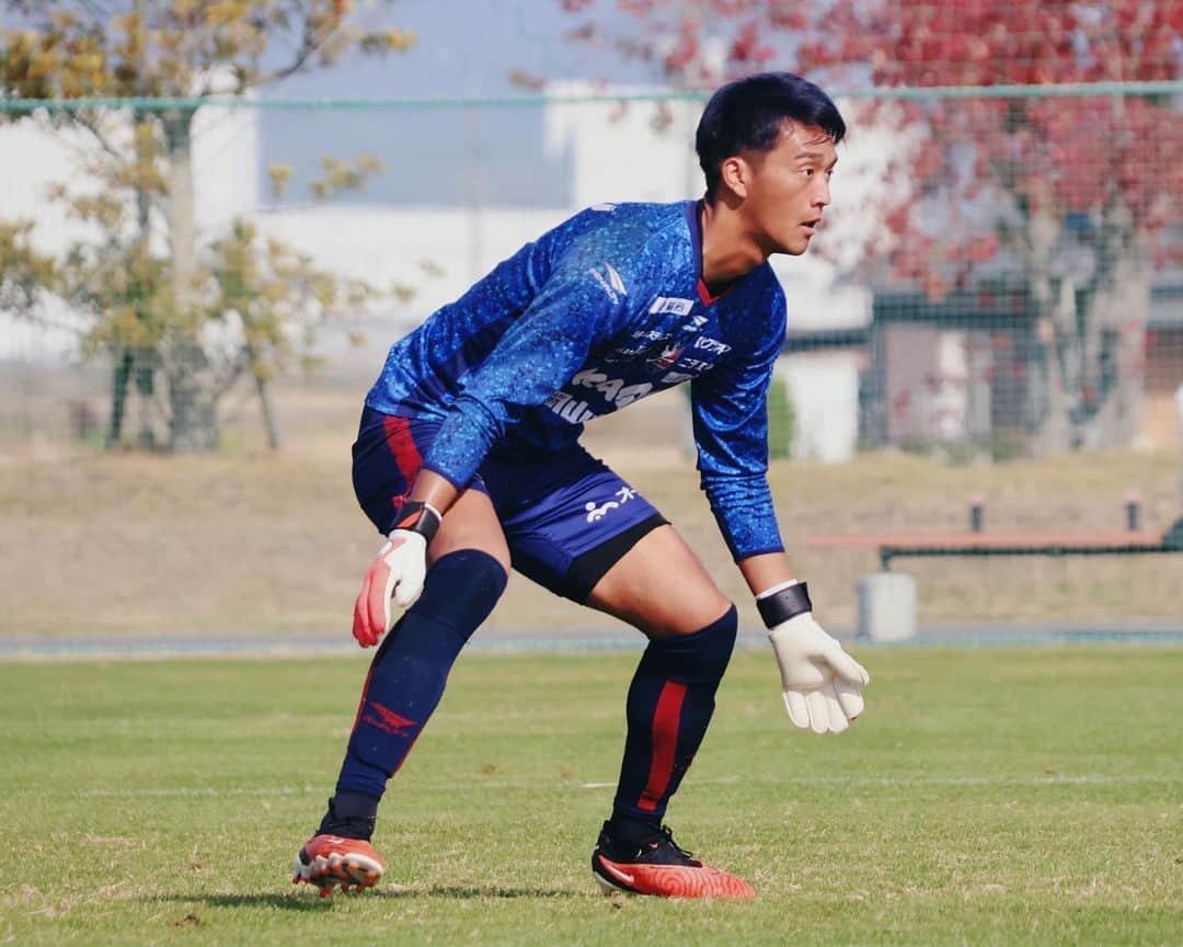 ファジアーノ岡山さんのインスタグラム写真 - (ファジアーノ岡山Instagram)「♥️💙  #2023JLeague  #ファジアーノ岡山 #fagianookayama #fagiano #okayama #岡山 #🍑 #🍡 #Jリーグ #jleague #J2  #DAZN #2023 #サッカー #football  #⚽️」11月10日 21時50分 - fagianookayama