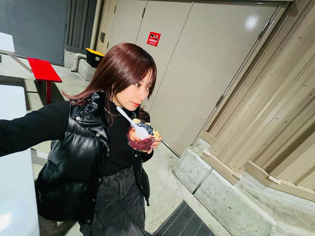 中村蘭香のインスタグラム：「🫐🩷  SHEINで買ったダウンベストとデニムお気に入り✨ 変わってる形とか売ってるからまじでSHEINらぶですの🥹  "試すたび、好きが見つかる。届くたび、好きが増えてく。"  クーポンコード  BFPJP326  商品コード ダウンベスト sw2205272866333205 デニム sw2209236594910417  #SHEIN #SHEINforAll #SHEIN1111sale #SHEINGoodFinds #loveshein  #saveinstyle #PR #DazyHyunA」
